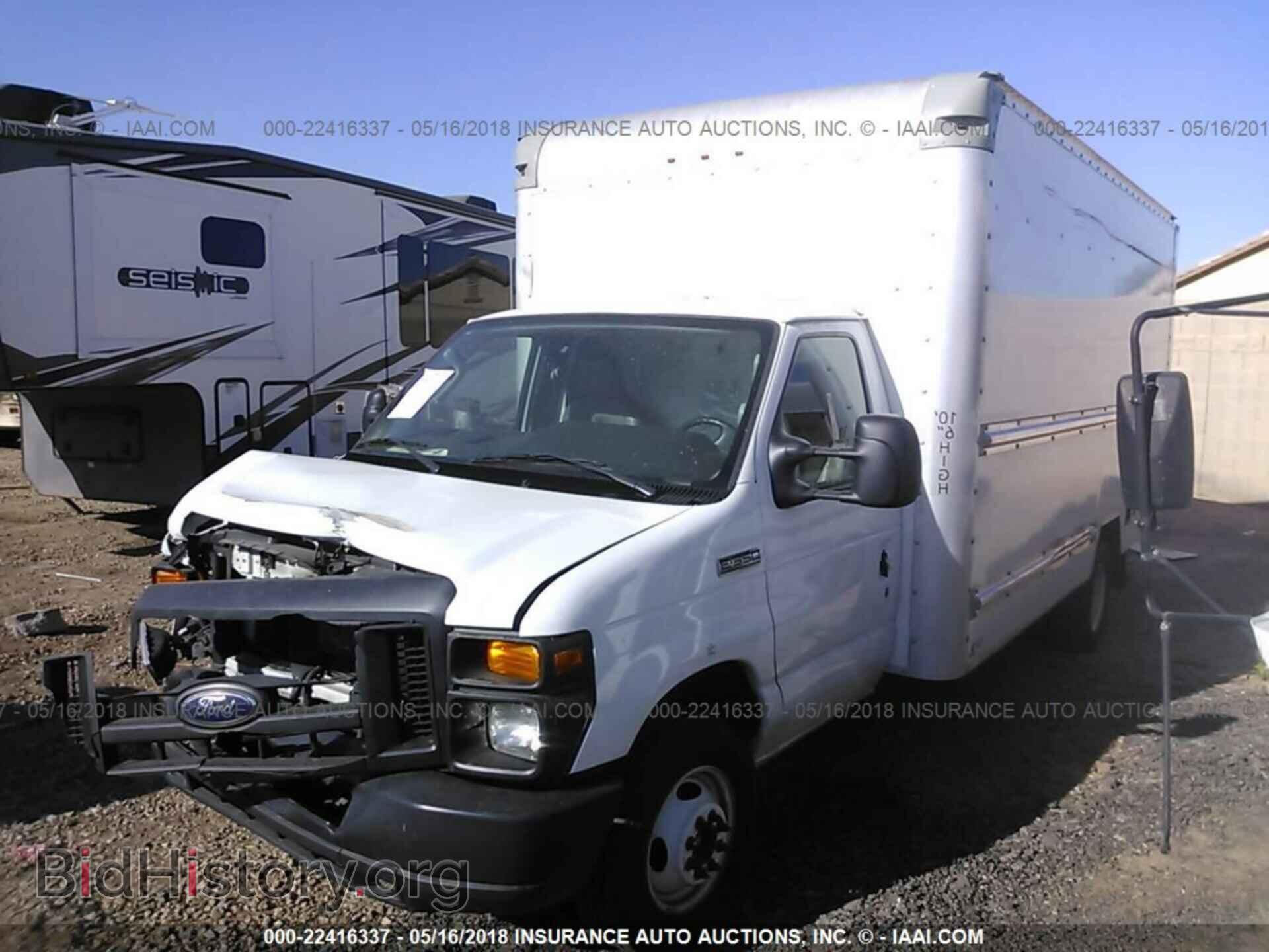 2015 Ford Econoline - VIN: 1FDWE3FS9FDA24610 - Фото 2