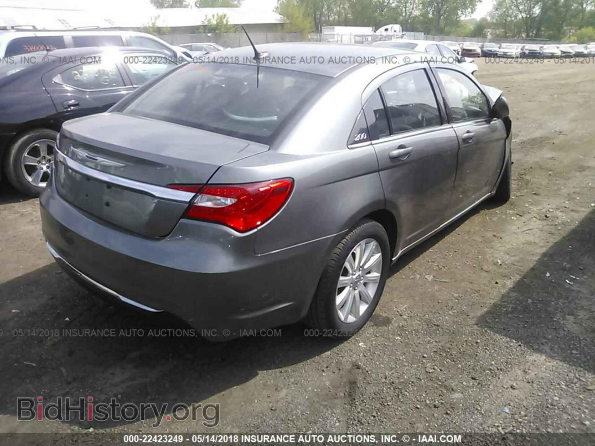 2013 Chrysler 200 - VIN: 1C3CCBBB5DN553495 - Photo 4