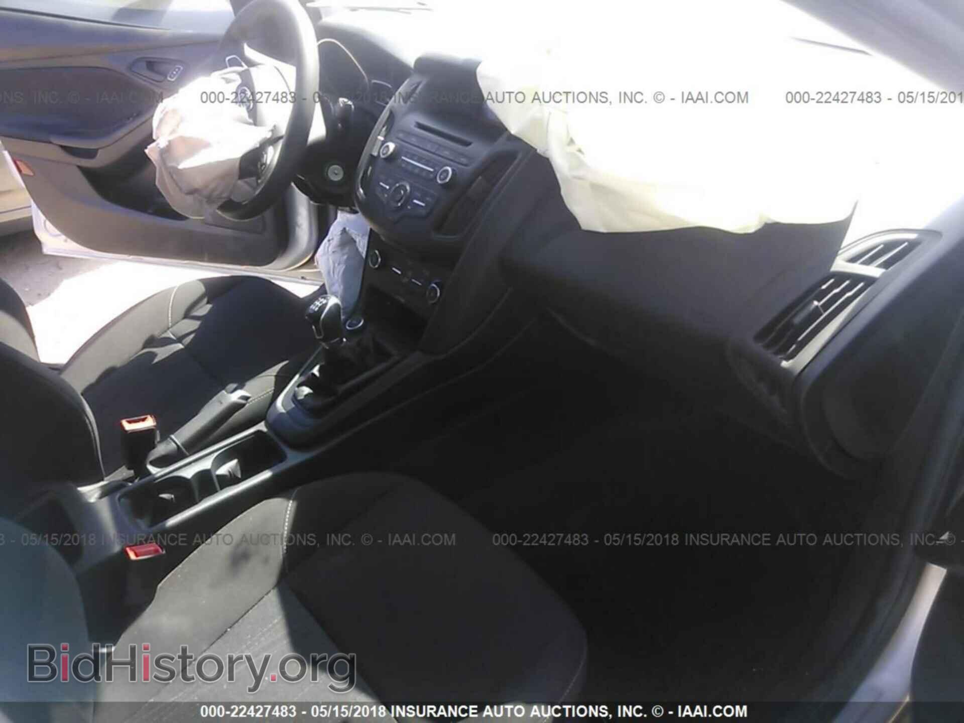 2016 Ford Focus - VIN: 1FADP3E27GL369266 - Photo 5