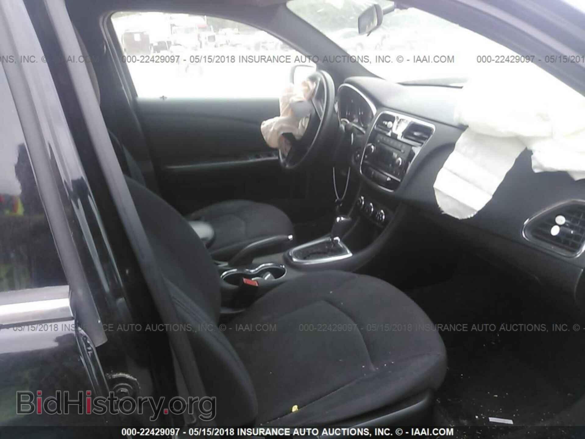 2013 Chrysler 200 - VIN: 1C3CCBAB7DN705259 - Photo 5