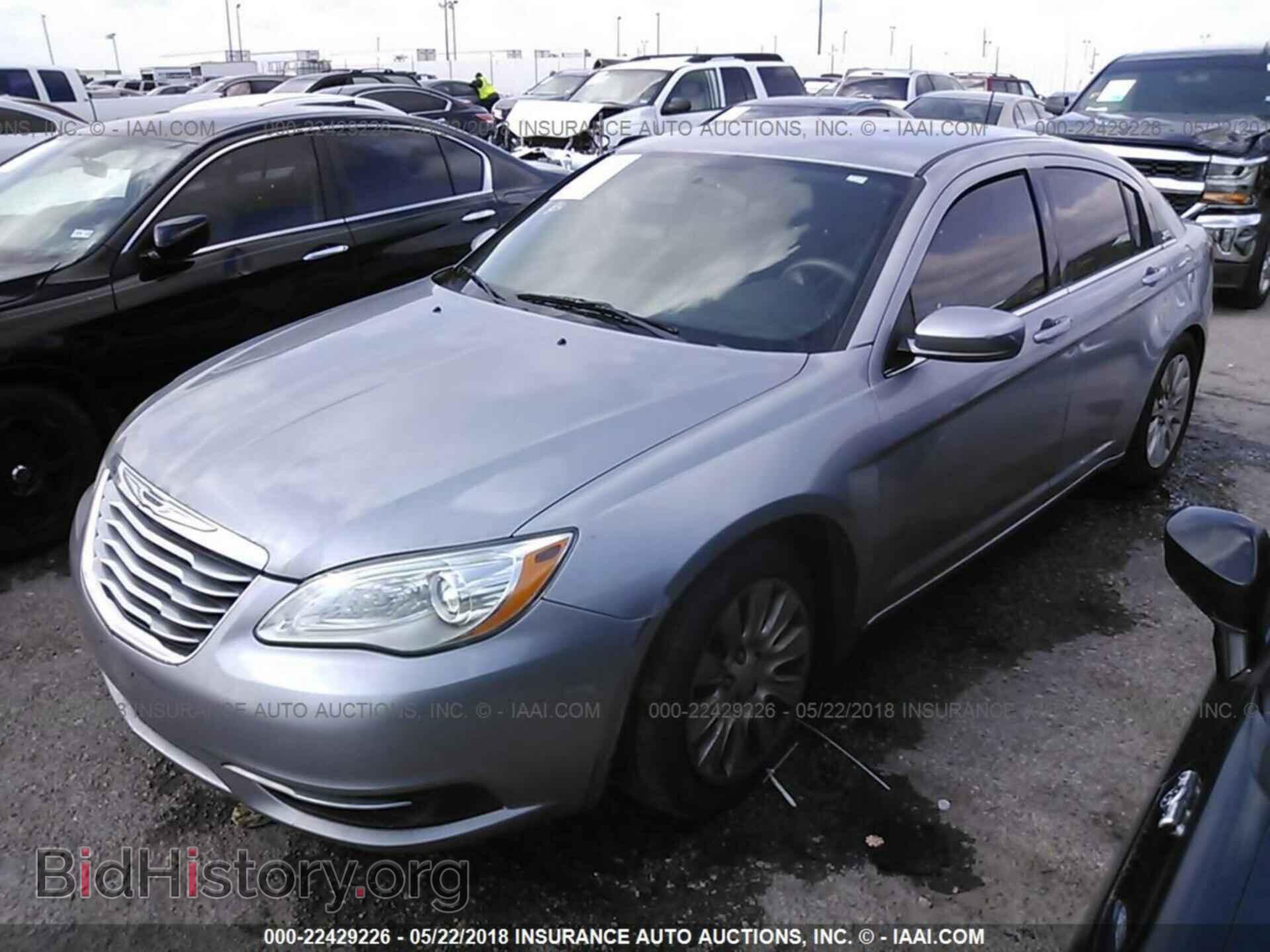 2013 Chrysler 200 - VIN: 1C3CCBAB0DN641310 - Фото 2