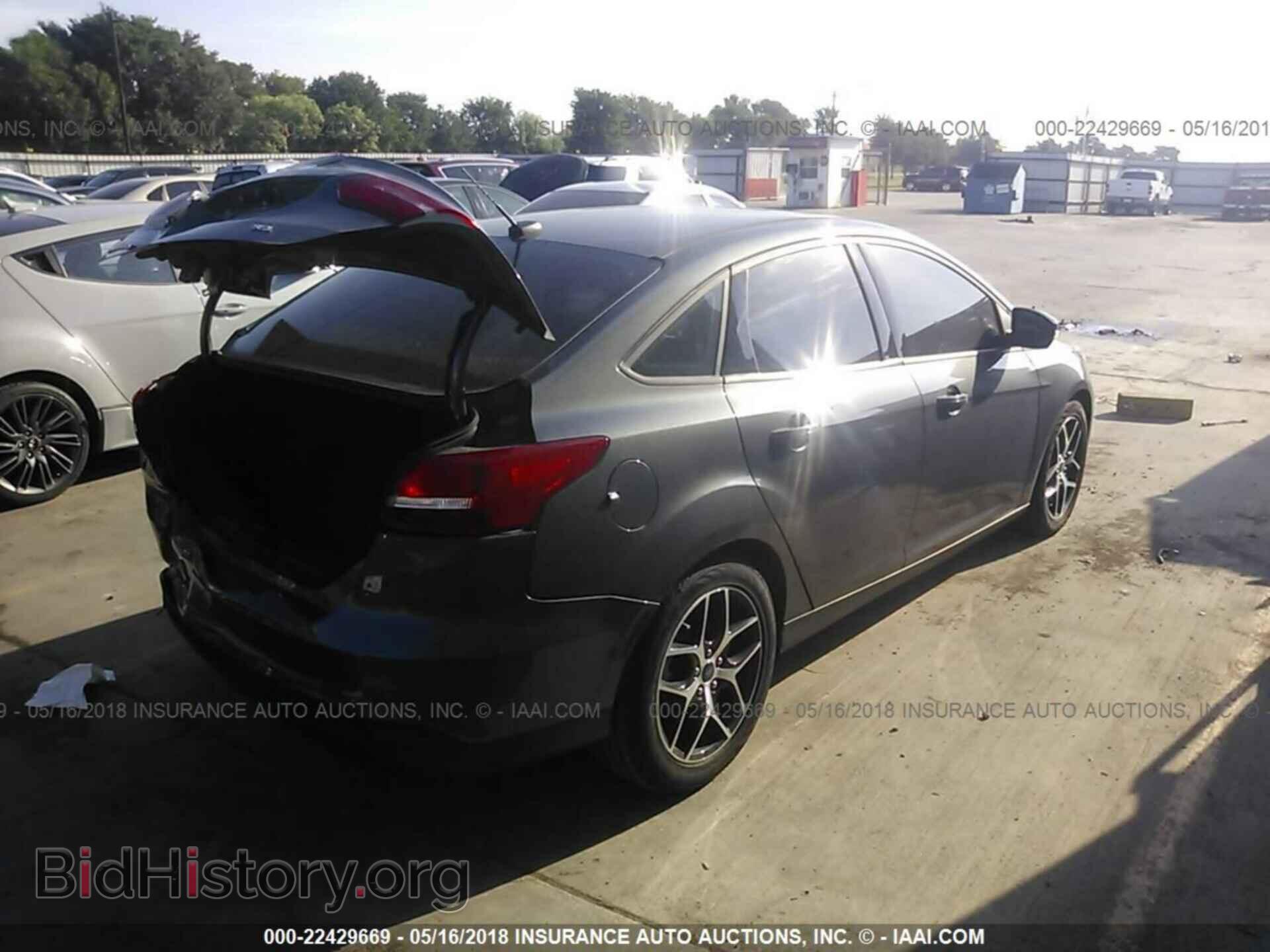 2017 Ford Focus - VIN: 1FADP3H28HL229711 - Photo 4