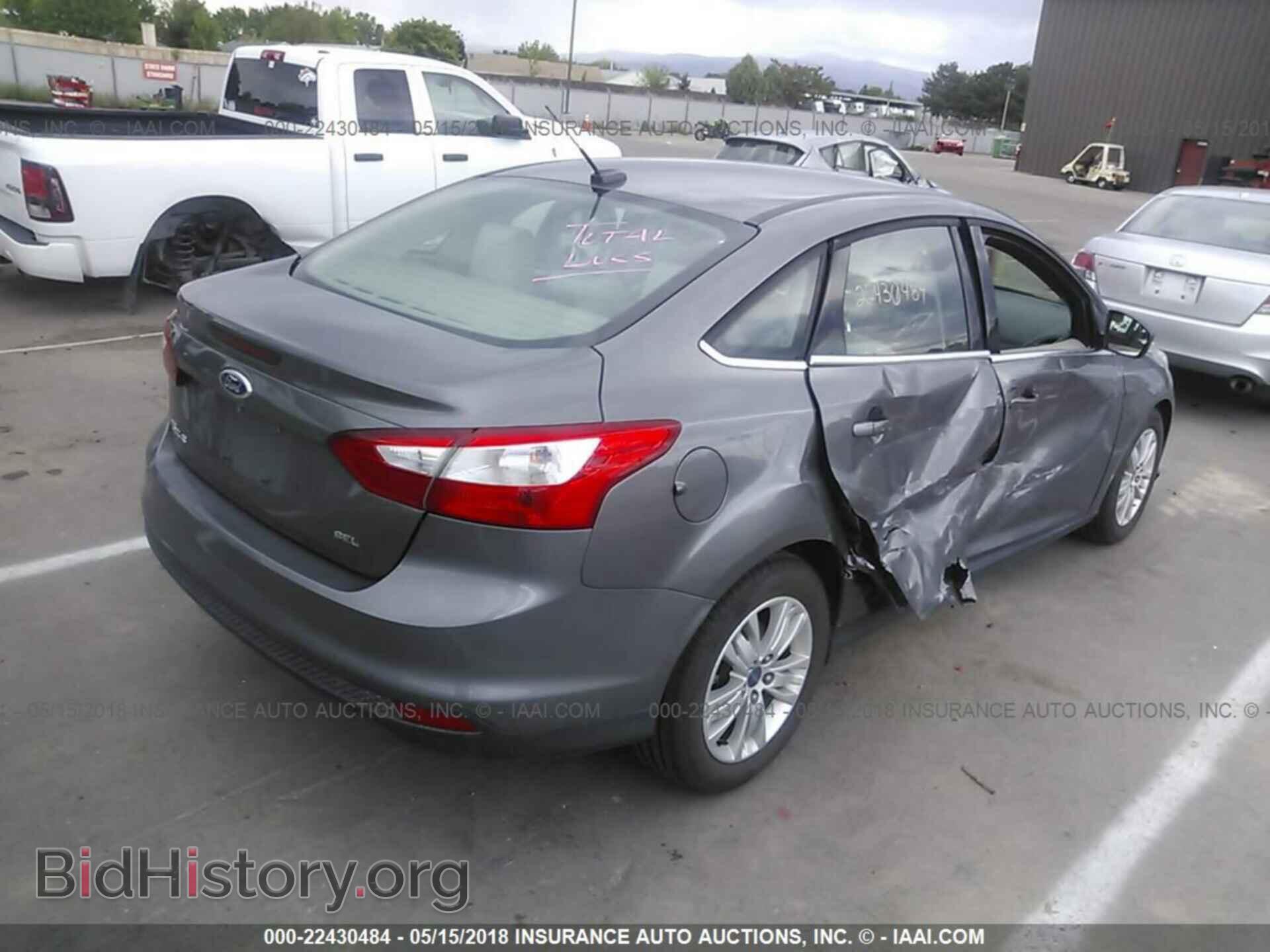 2012 Ford Focus - VIN: 1FAHP3H28CL211137 - Photo 4