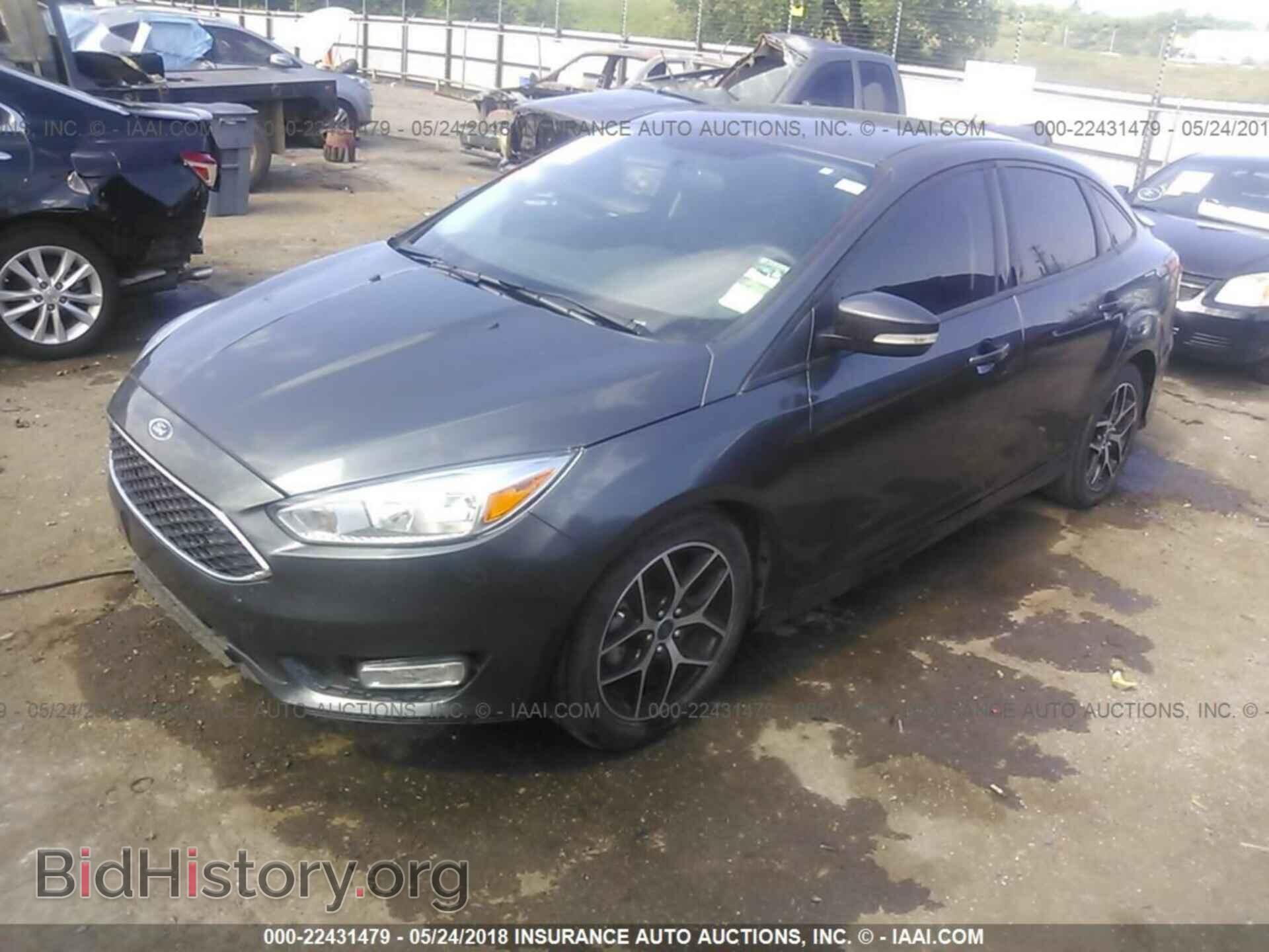 2016 Ford Focus - VIN: 1FADP3F27GL369718 - Photo 2
