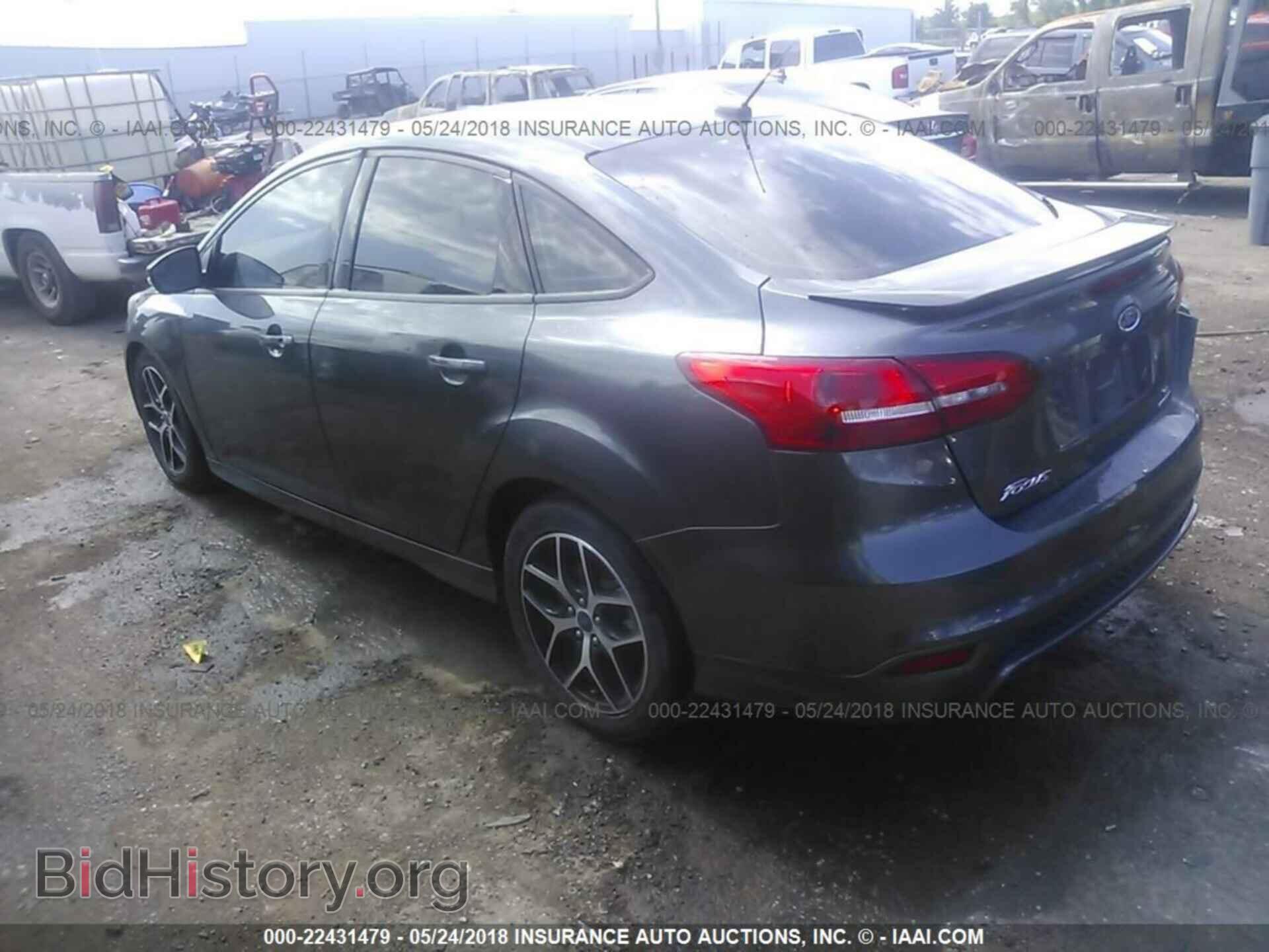 2016 Ford Focus - VIN: 1FADP3F27GL369718 - Photo 3