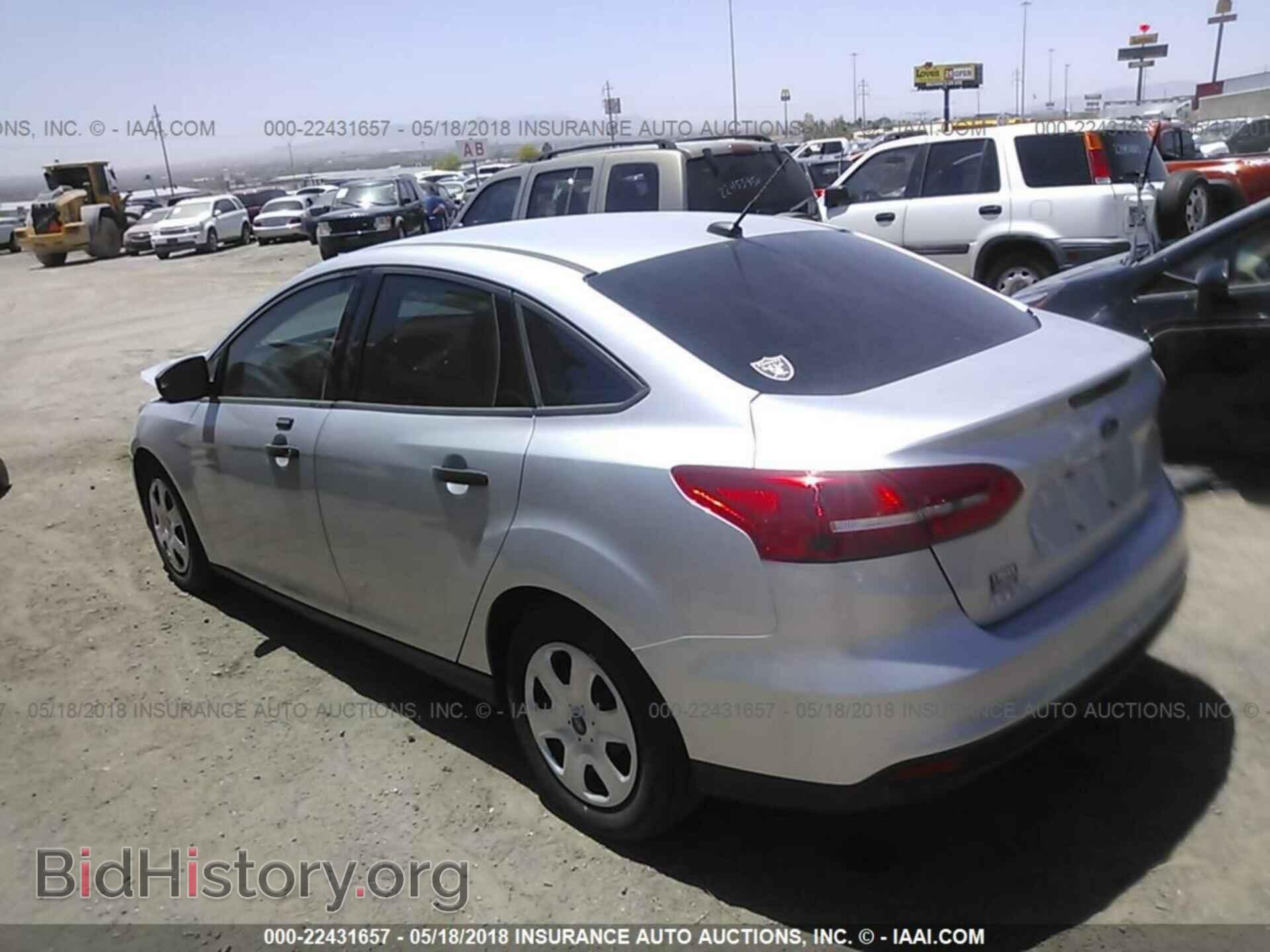 2015 Ford Focus - VIN: 1FADP3E24FL314207 - Photo 3