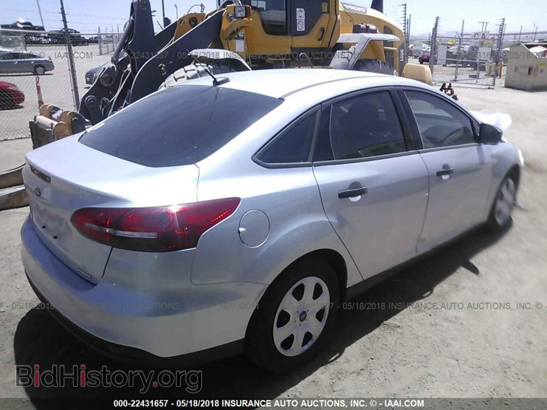 2015 Ford Focus - VIN: 1FADP3E24FL314207 - Photo 4