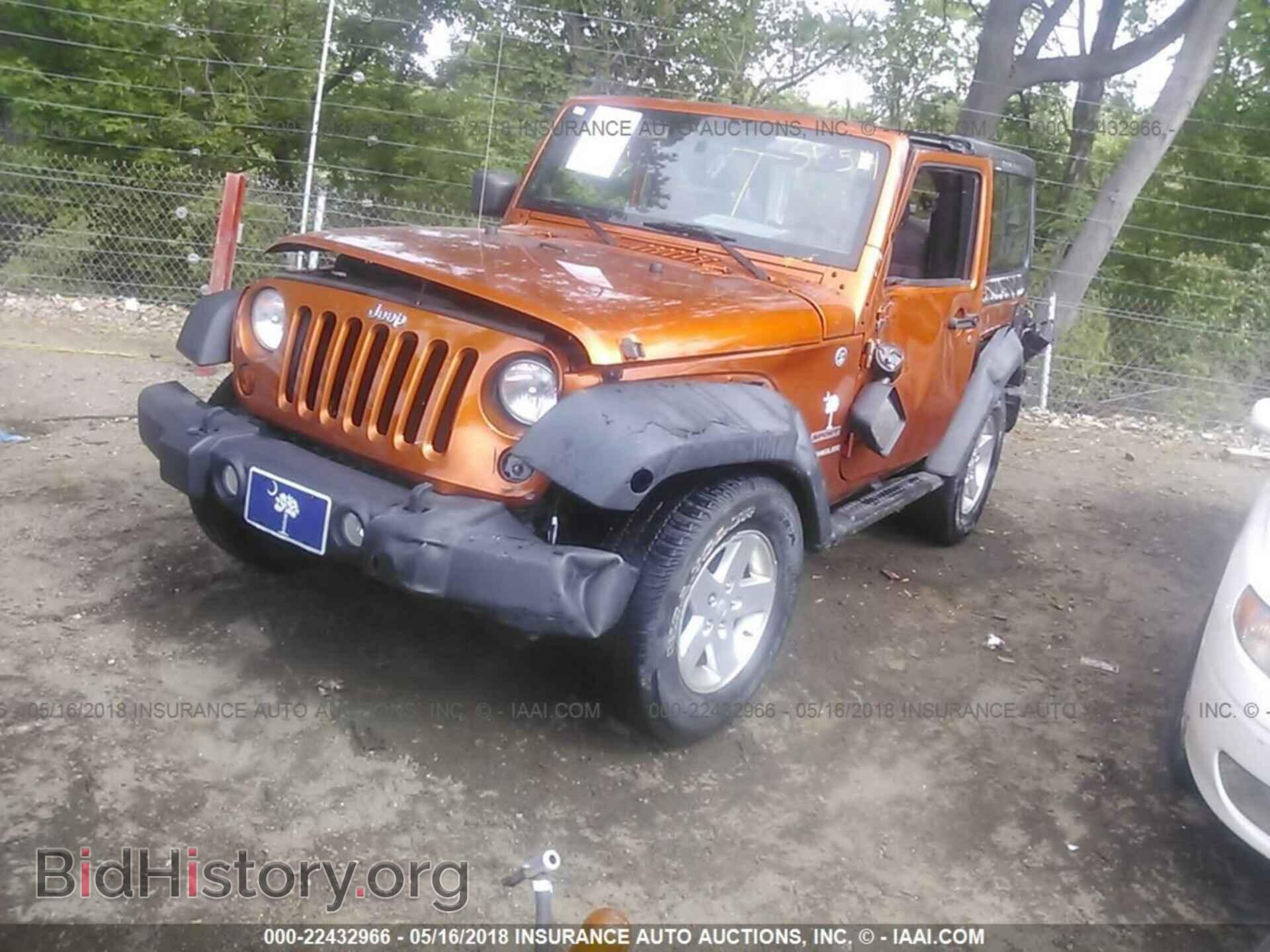 2011 Jeep Wrangler - VIN: 1J4GA2D18BL574013 - Фото 2
