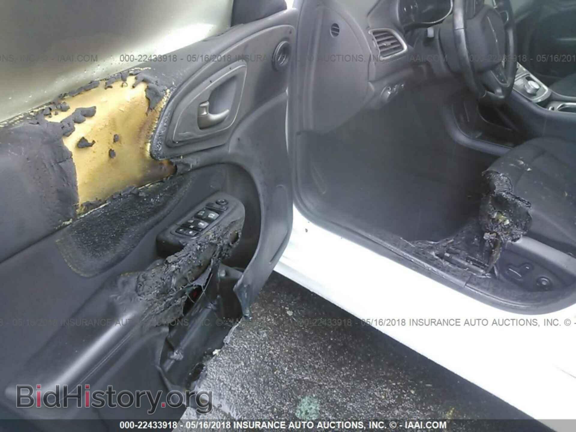 2016 Chrysler 200 - VIN: 1C3CCCAB1GN172562 - Photo 6