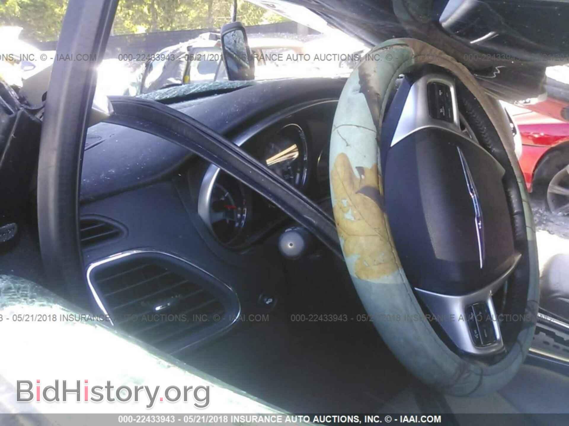 2011 Chrysler 200 - VIN: 1C3BC2FG3BN519862 - Photo 5