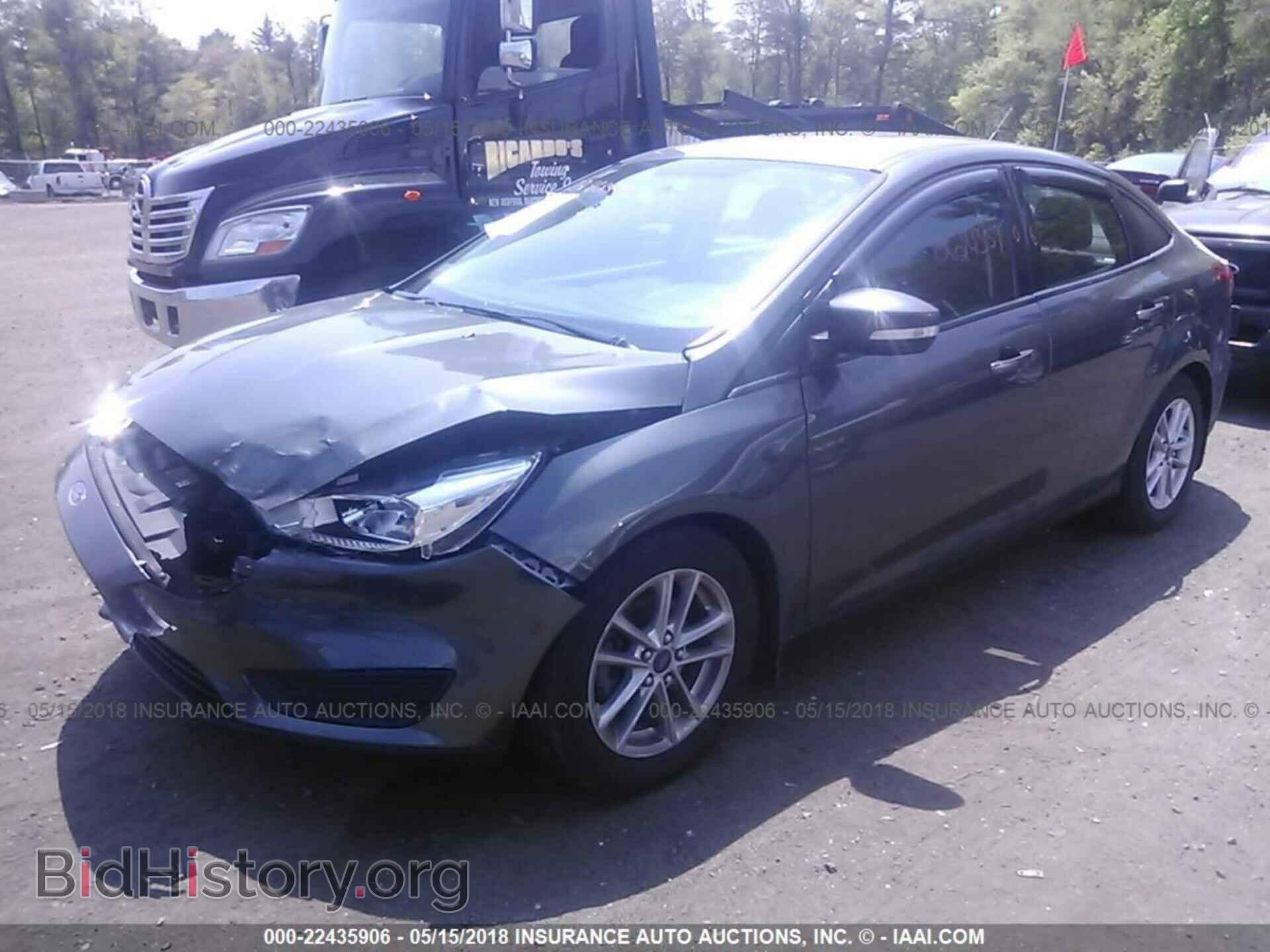 2016 Ford Focus - VIN: 1FADP3F27GL240104 - Photo 2