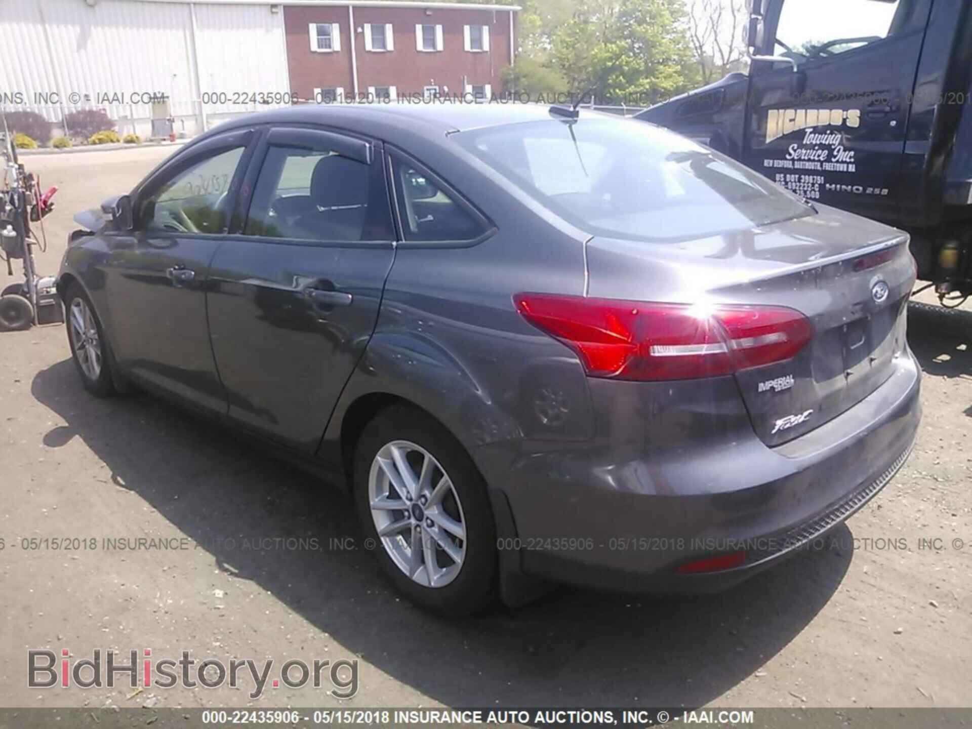 2016 Ford Focus - VIN: 1FADP3F27GL240104 - Photo 3