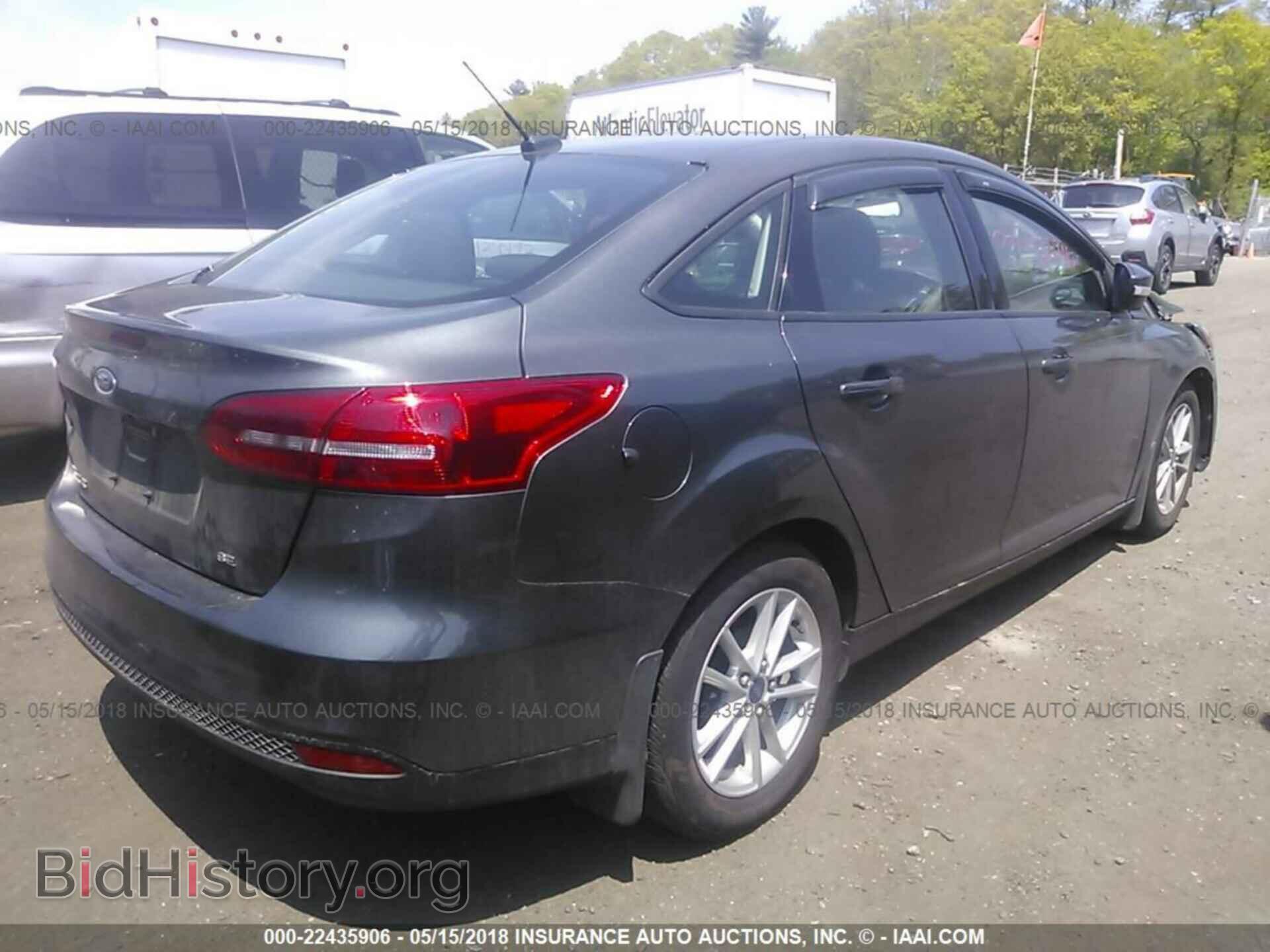 2016 Ford Focus - VIN: 1FADP3F27GL240104 - Photo 4