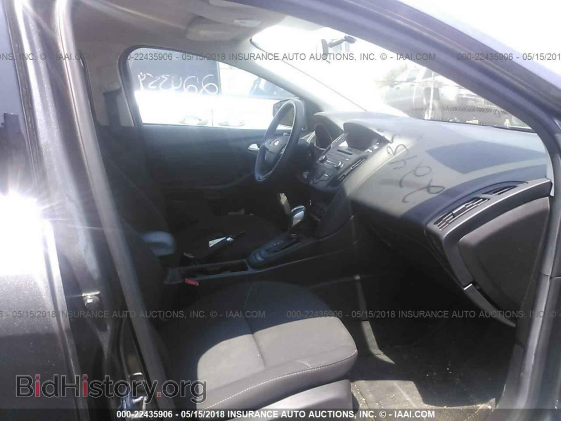 2016 Ford Focus - VIN: 1FADP3F27GL240104 - Photo 5
