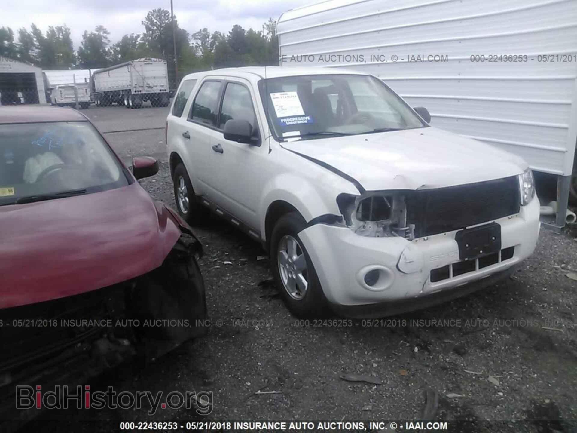 Photo 1FMCU0C79BKC43108 - Ford Escape 2011