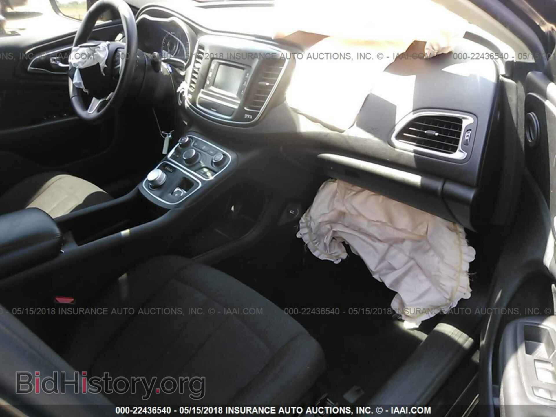 2016 Chrysler 200 - VIN: 1C3CCCAB9GN106440 - Photo 5