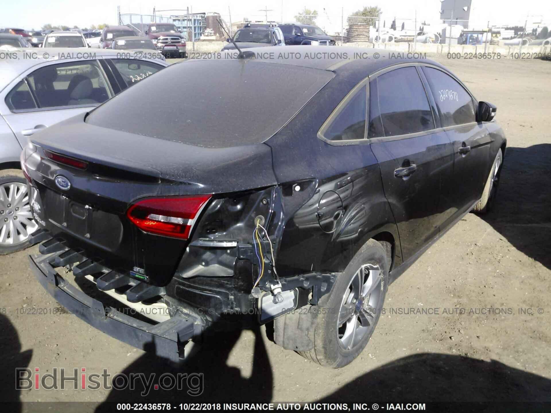 2017 Ford Focus - VIN: 1FADP3FE2HL295989 - Photo 4