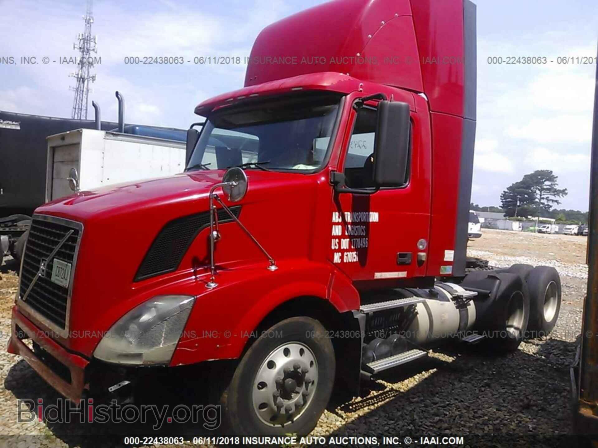 2011 Volvo Vnl - VIN: 4V4NC9TH5BN294069 - Фото 2