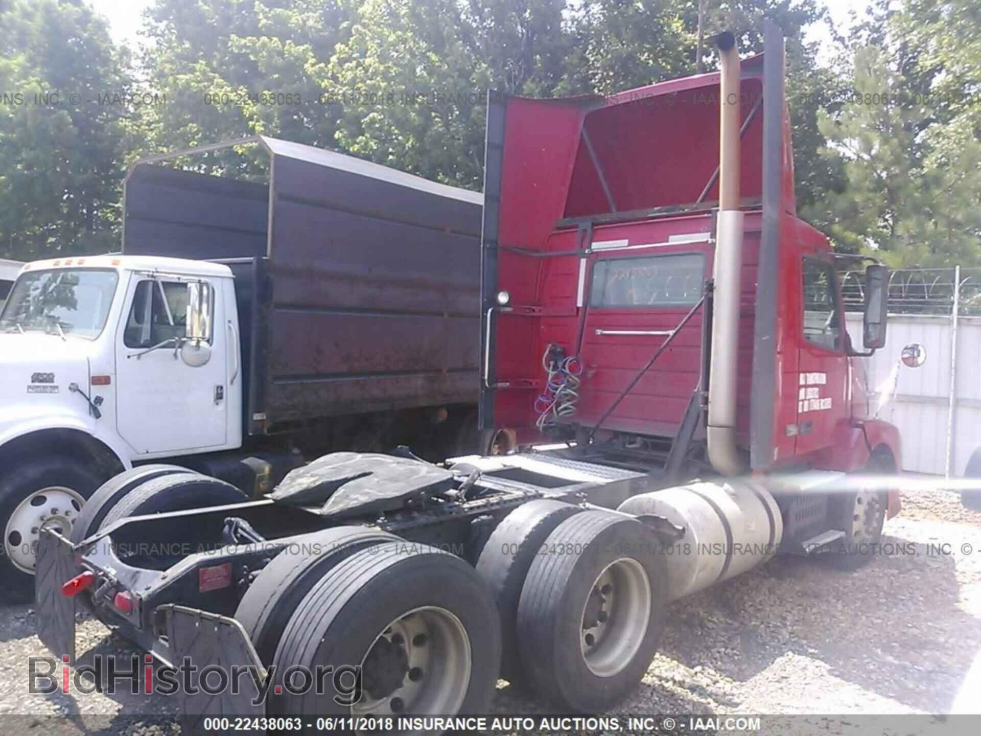 2011 Volvo Vnl - VIN: 4V4NC9TH5BN294069 - Фото 4