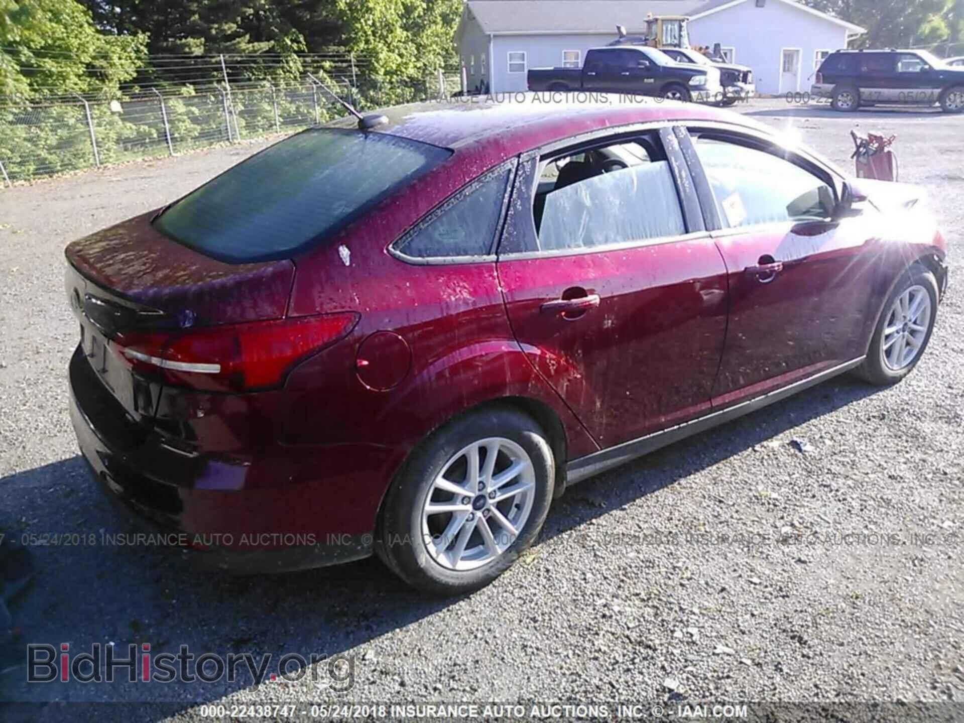 2017 Ford Focus - VIN: 1FADP3F21HL312948 - Photo 4