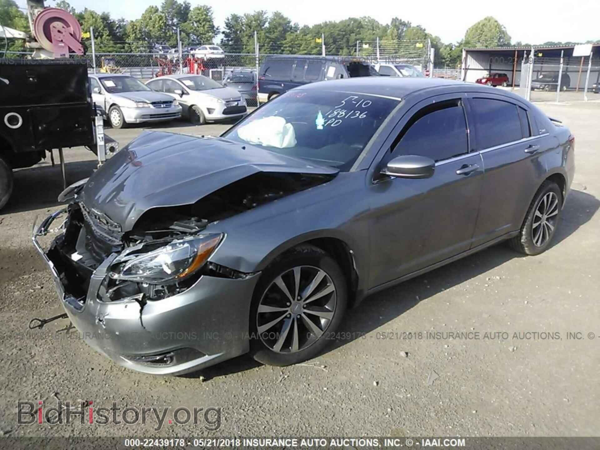 2013 Chrysler 200 - VIN: 1C3CCBBG9DN755073 - Photo 2