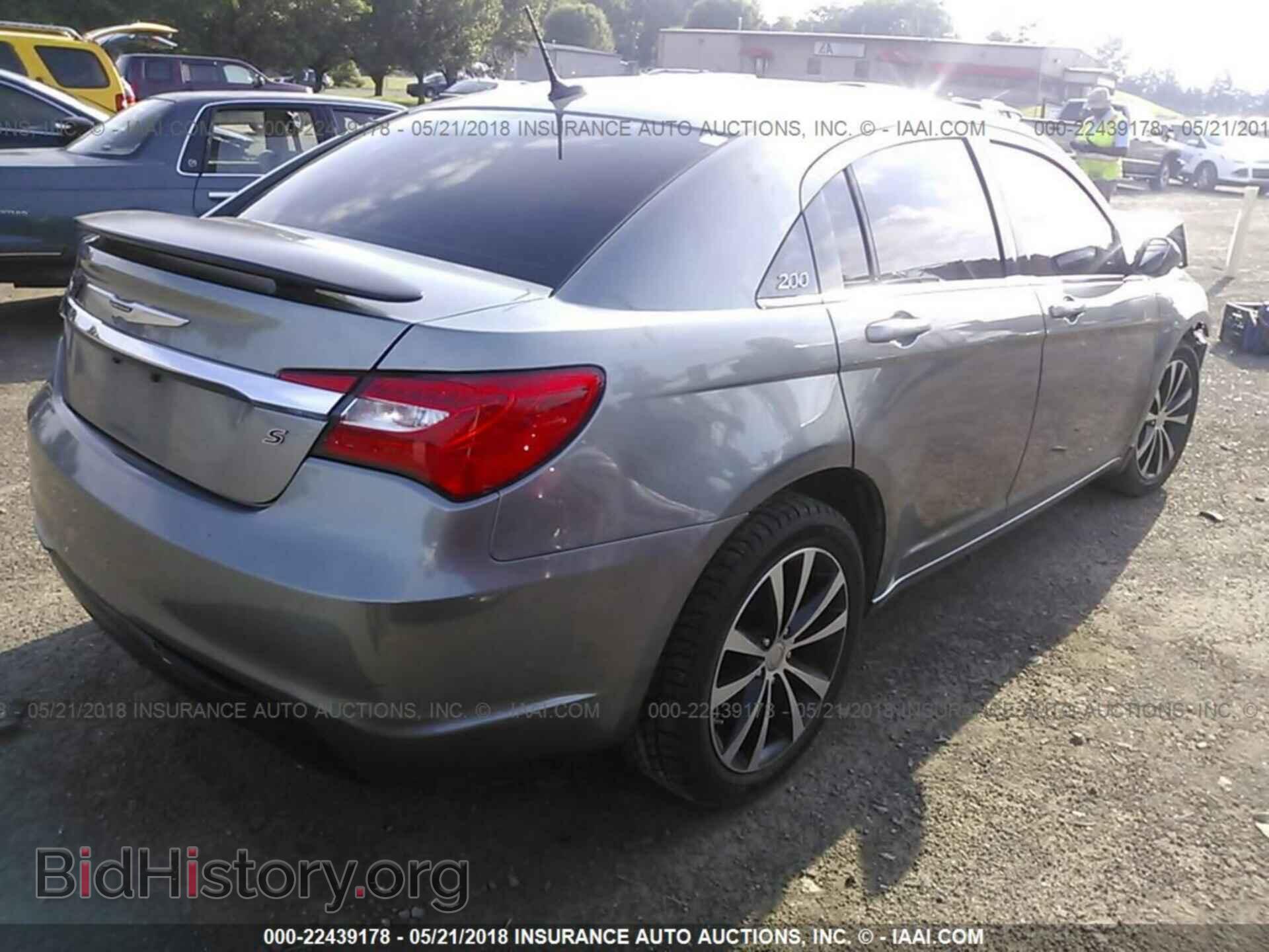 2013 Chrysler 200 - VIN: 1C3CCBBG9DN755073 - Photo 4