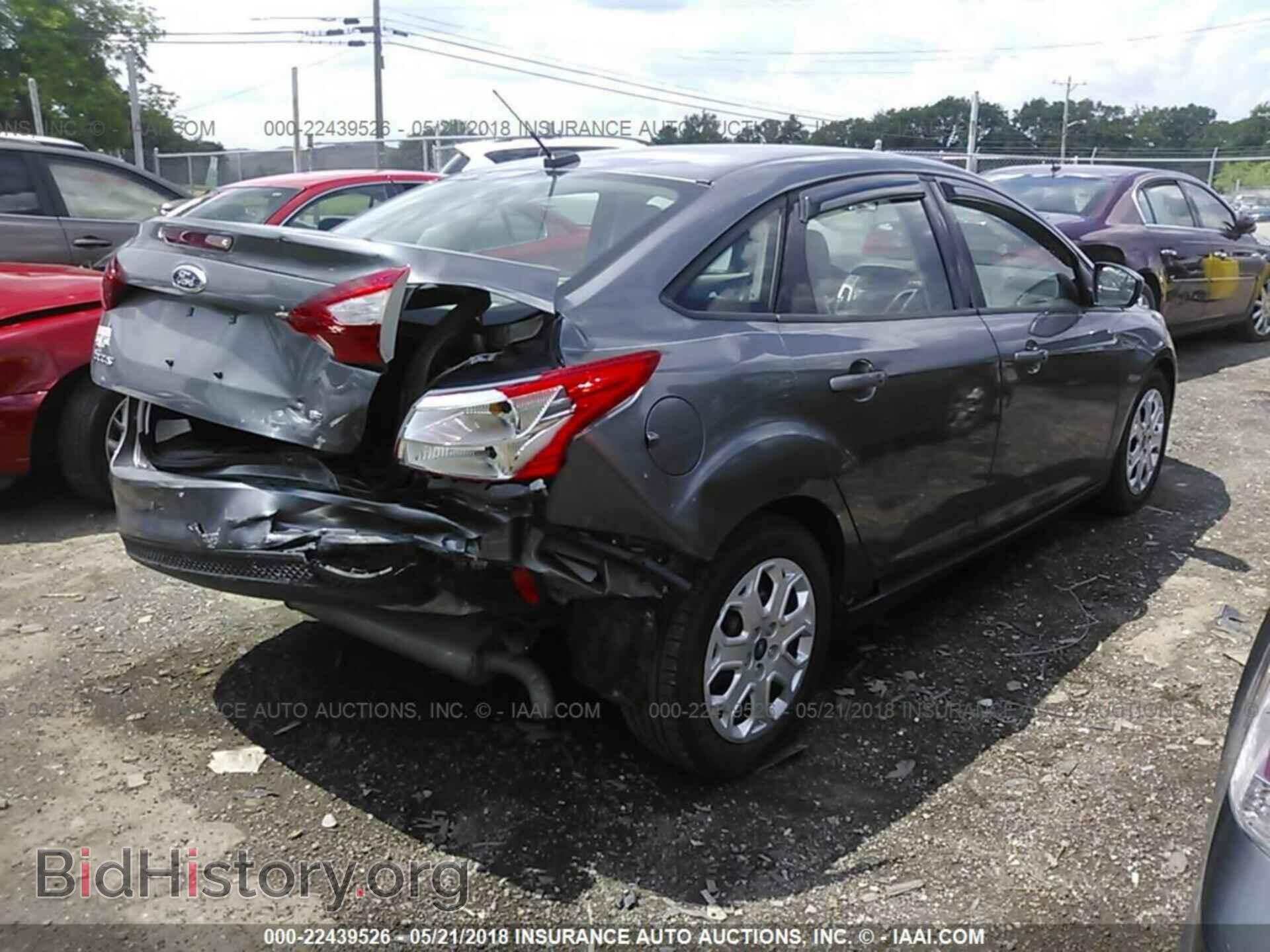 2012 Ford Focus - VIN: 1FAHP3F23CL352622 - Photo 4