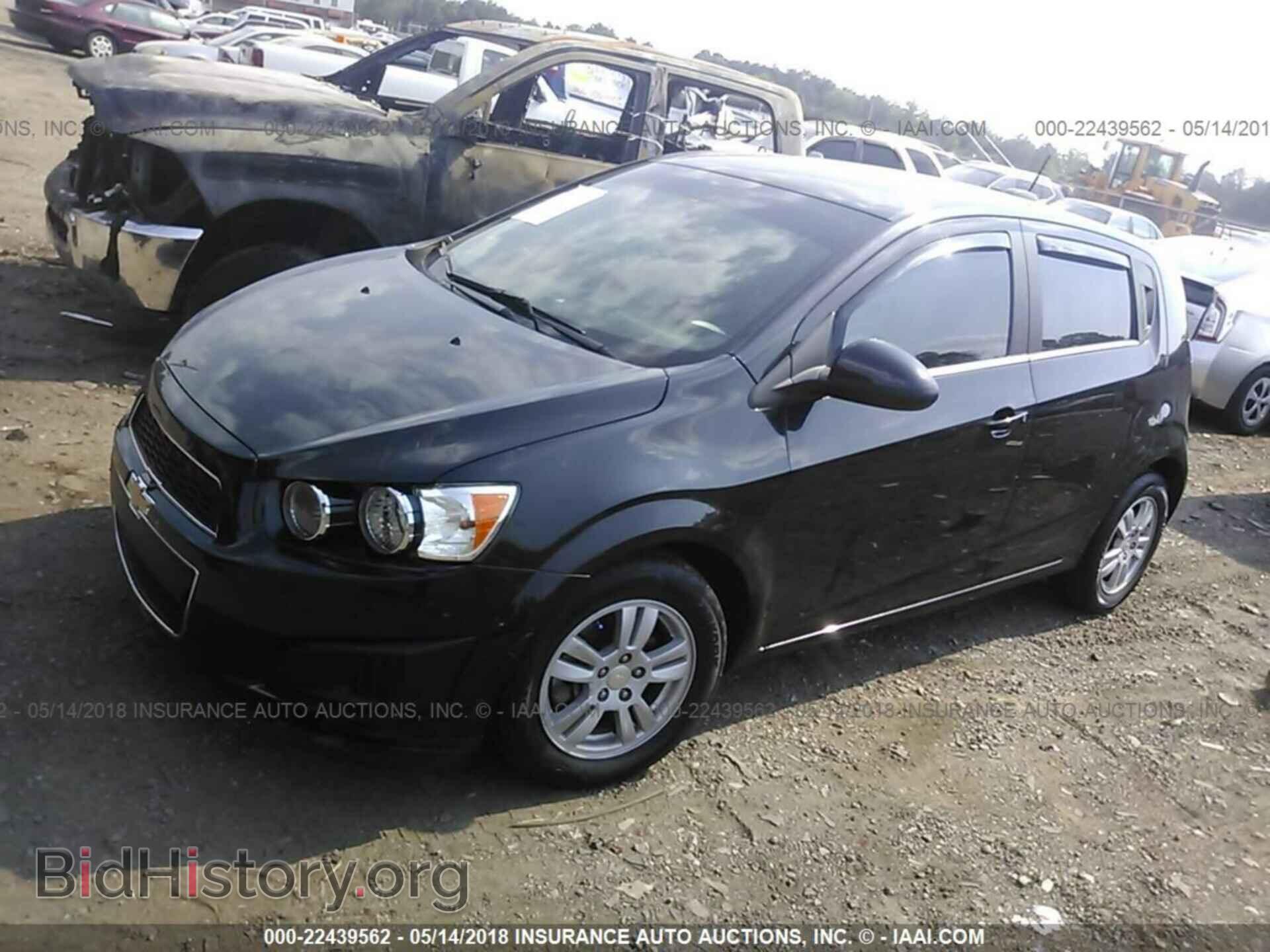 2015 Chevrolet Sonic - VIN: 1G1JC6SH6F4153641 - Photo 2