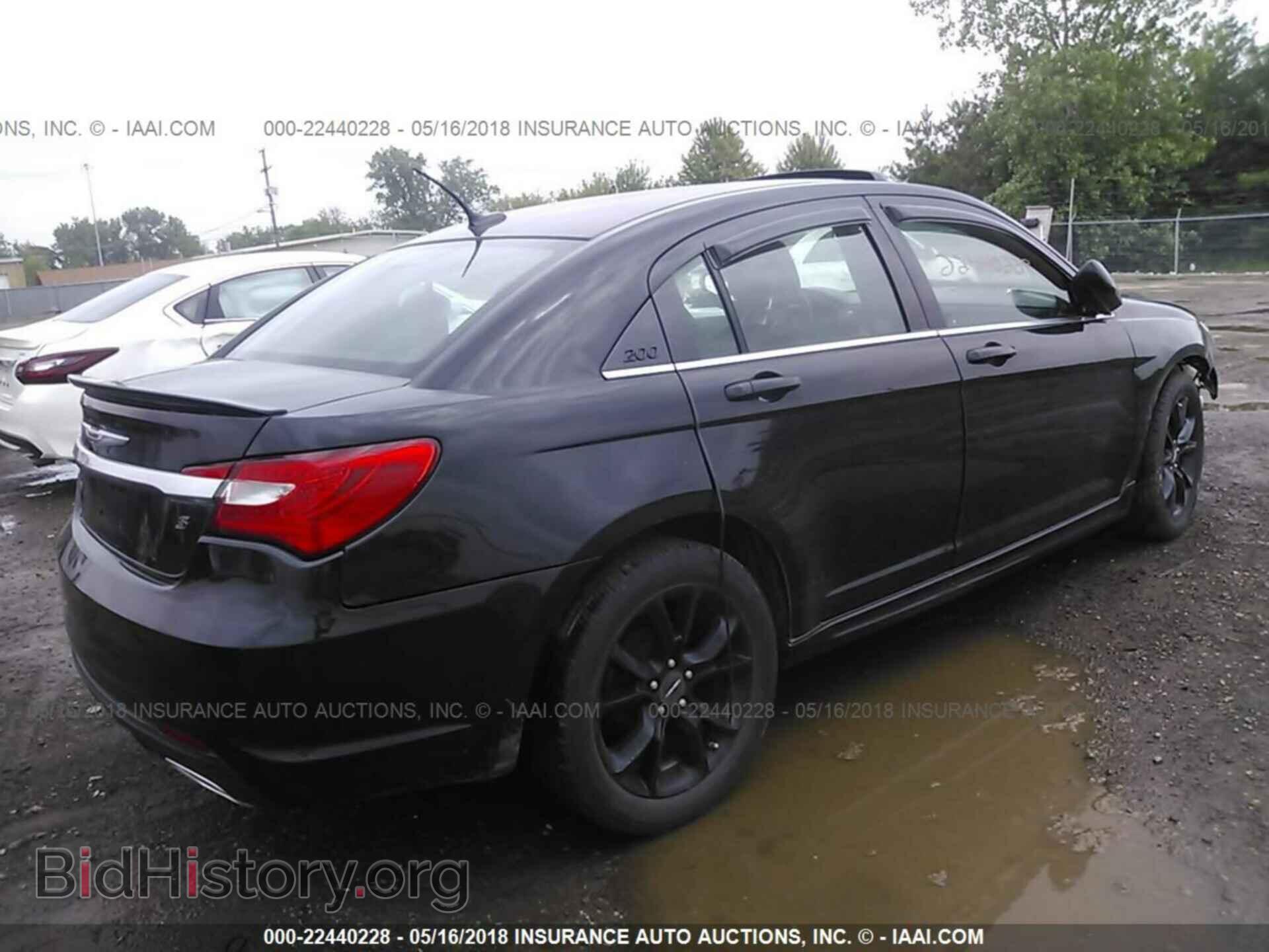 2013 Chrysler 200 - VIN: 1C3CCBCG1DN767944 - Photo 4