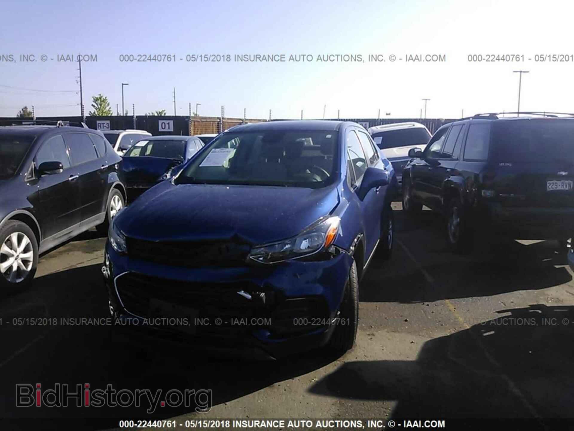 2017 Chevrolet Trax - VIN: 3GNCJNSB9HL195835 - Фото 2