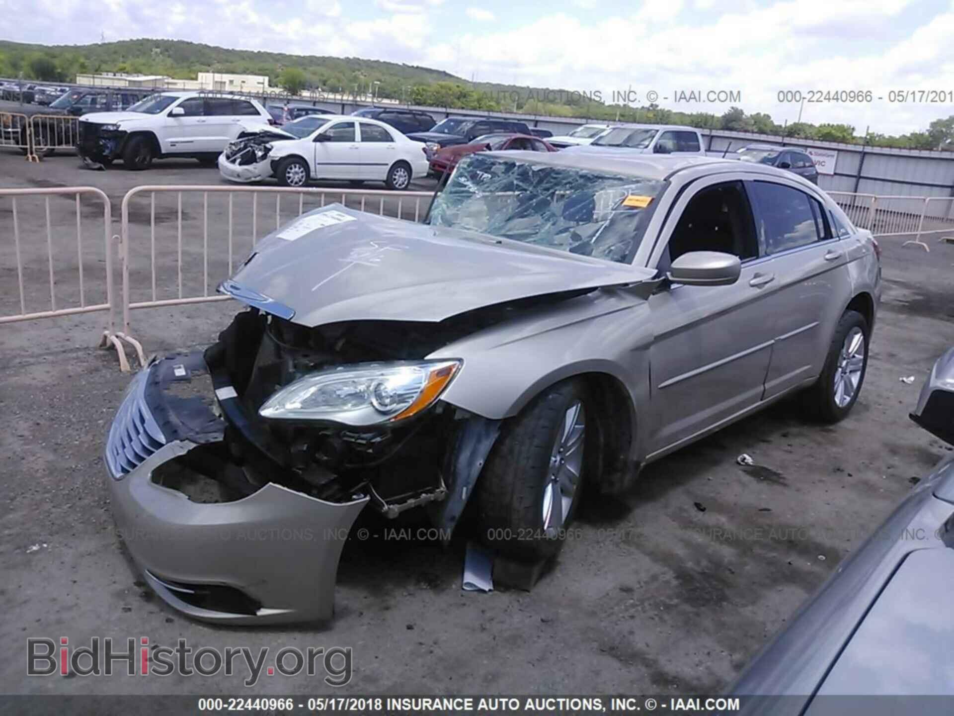 2014 Chrysler 200 - VIN: 1C3CCBBB4EN214230 - Photo 2