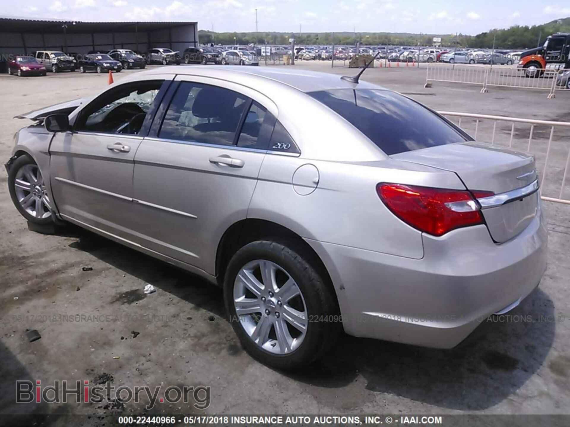 2014 Chrysler 200 - VIN: 1C3CCBBB4EN214230 - Photo 3
