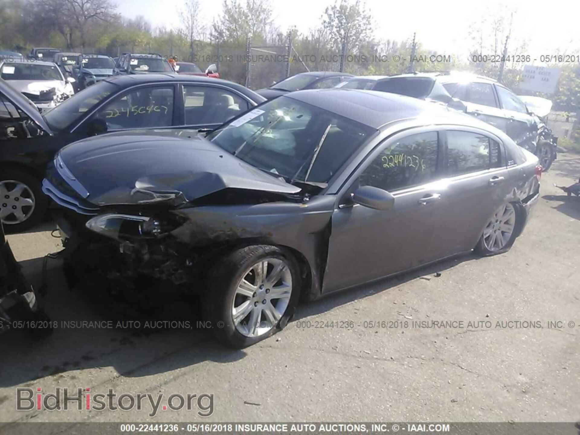 2013 Chrysler 200 - VIN: 1C3CCBBB5DN577215 - Photo 2