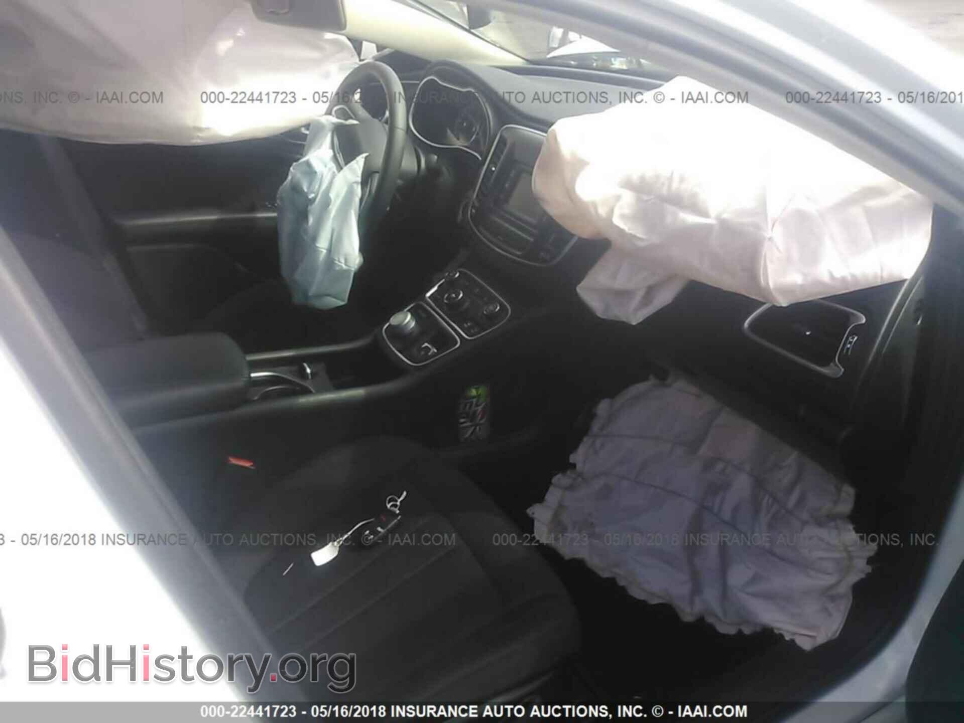 2016 Chrysler 200 - VIN: 1C3CCCAB0GN120551 - Photo 5
