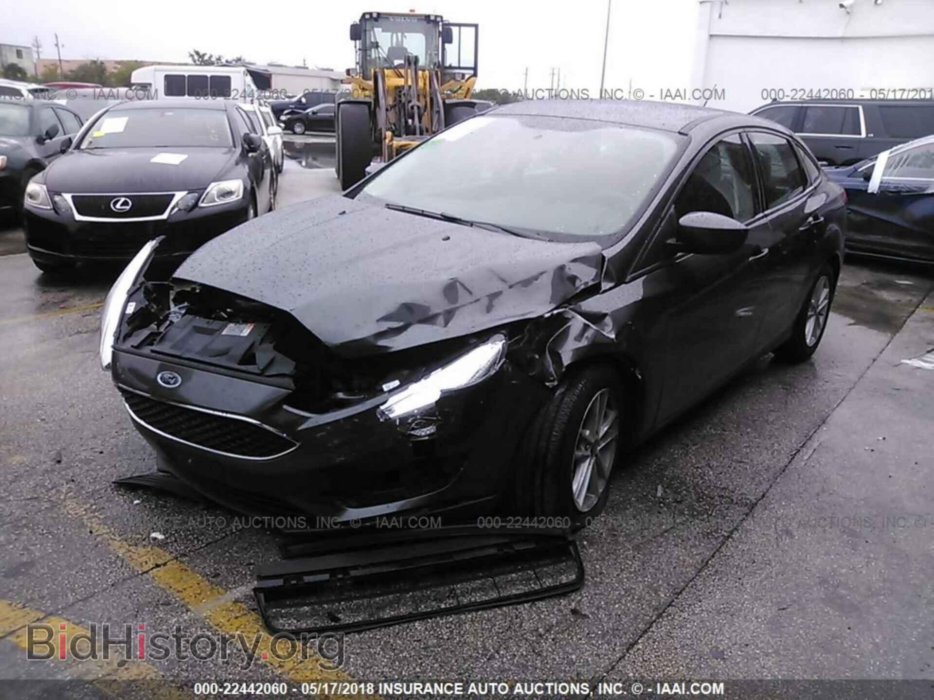 2018 Ford Focus - VIN: 1FADP3F26JL209076 - Фото 2