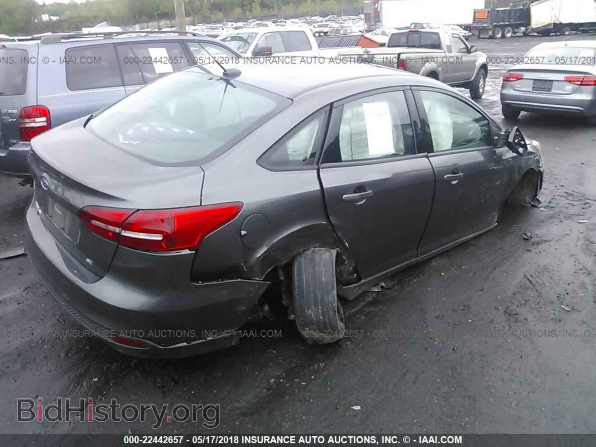 2016 Ford Focus - VIN: 1FADP3F25GL262022 - Photo 4