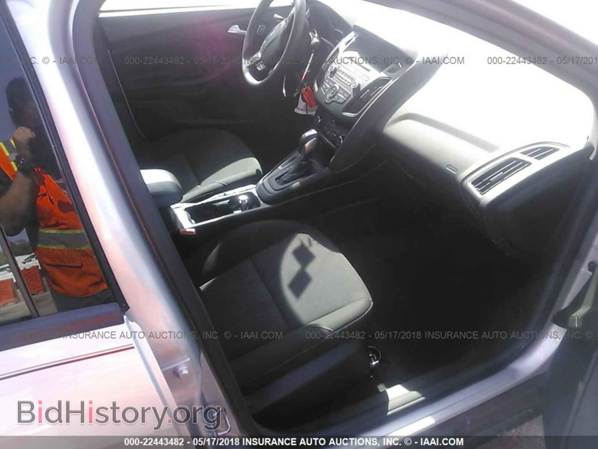2016 Ford Focus - VIN: 1FADP3F22GL377564 - Photo 5