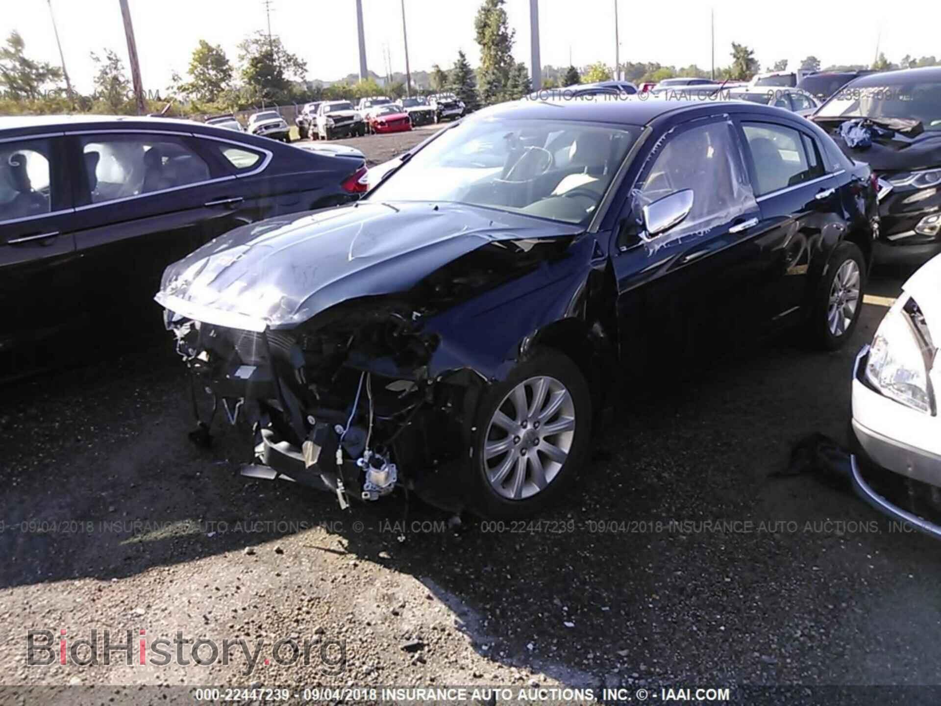 2013 Chrysler 200 - VIN: 1C3CCBCG0DN553429 - Фото 2