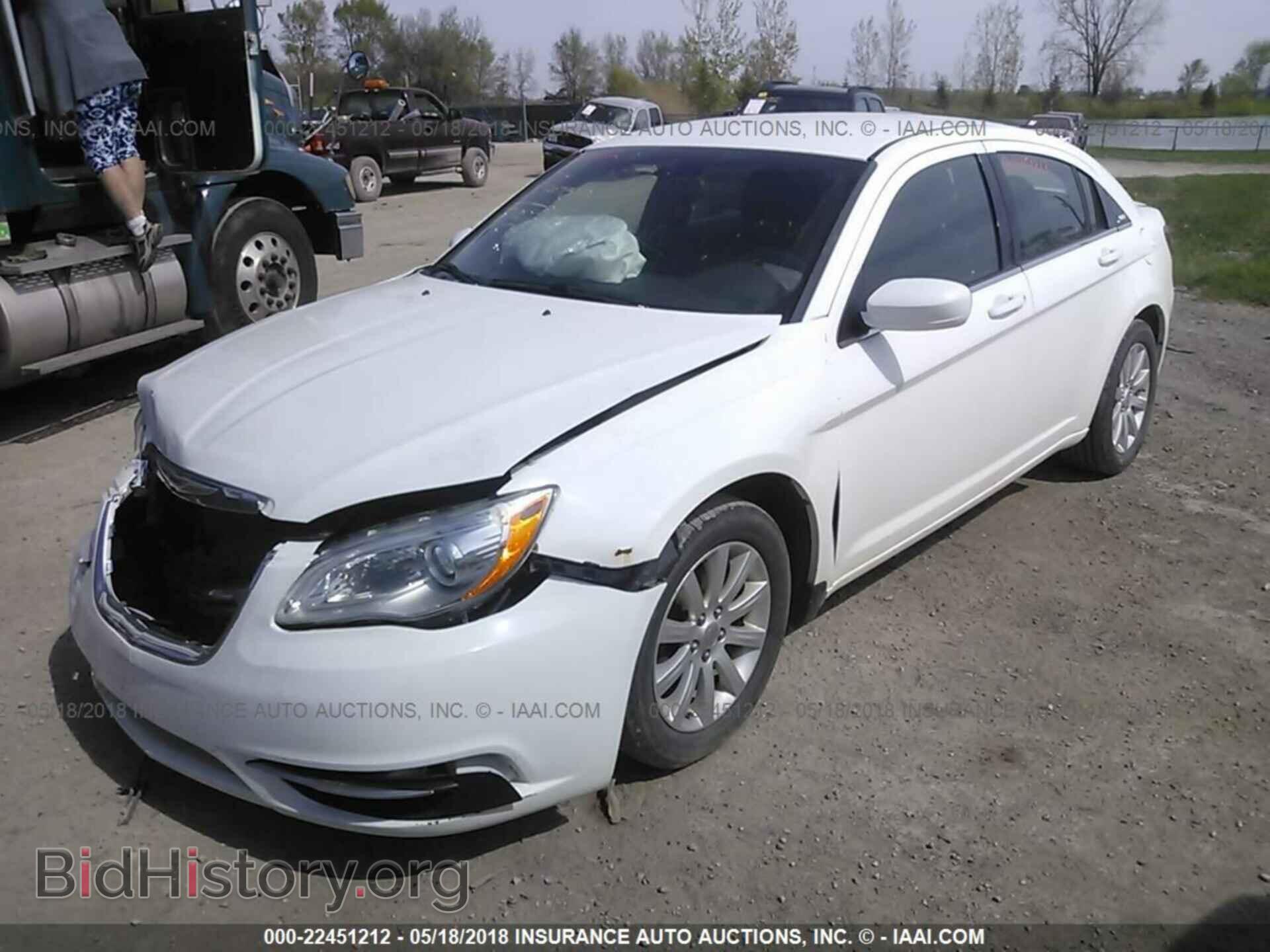2013 Chrysler 200 - VIN: 1C3CCBBG4DN569148 - Photo 2