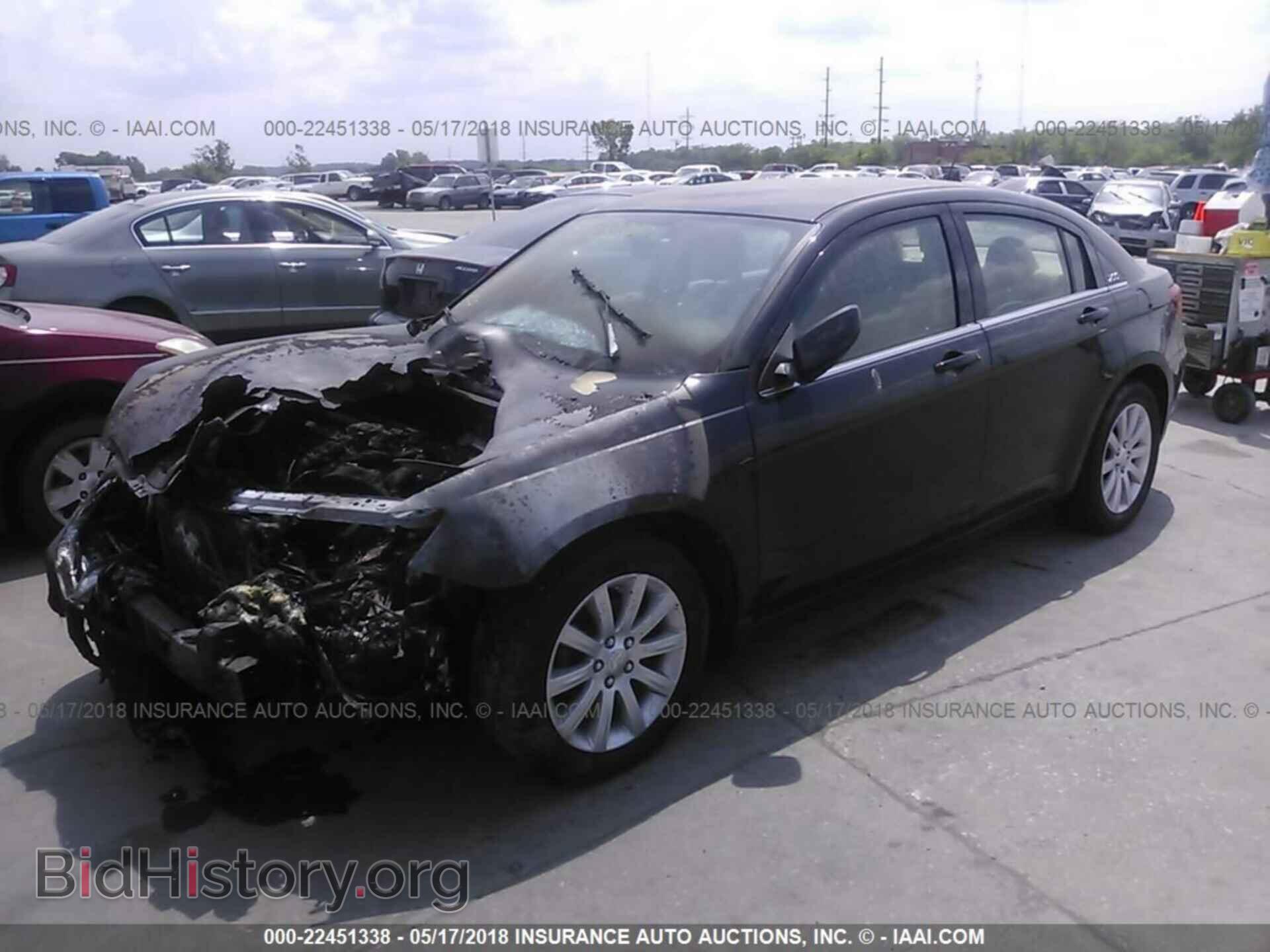 2013 Chrysler 200 - VIN: 1C3CCBBB2DN571047 - Фото 2
