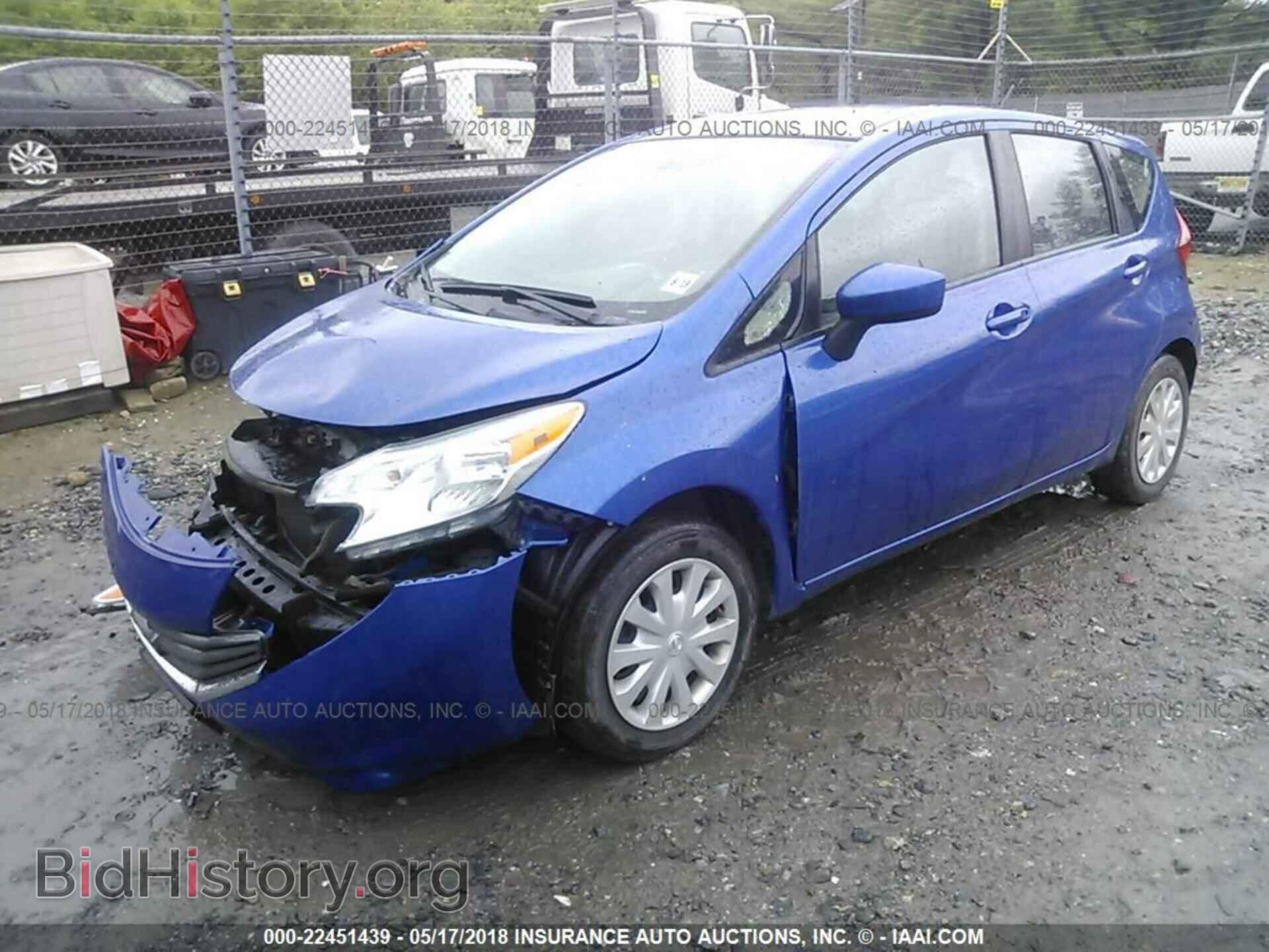 2015 Nissan Versa note - VIN: 3N1CE2CP8FL366497 - Фото 2