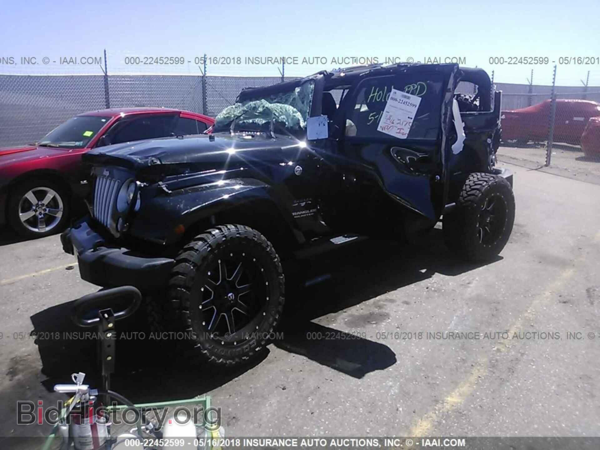 2016 Jeep Wrangler - VIN: 1C4BJWEG2GL246331 - Фото 2