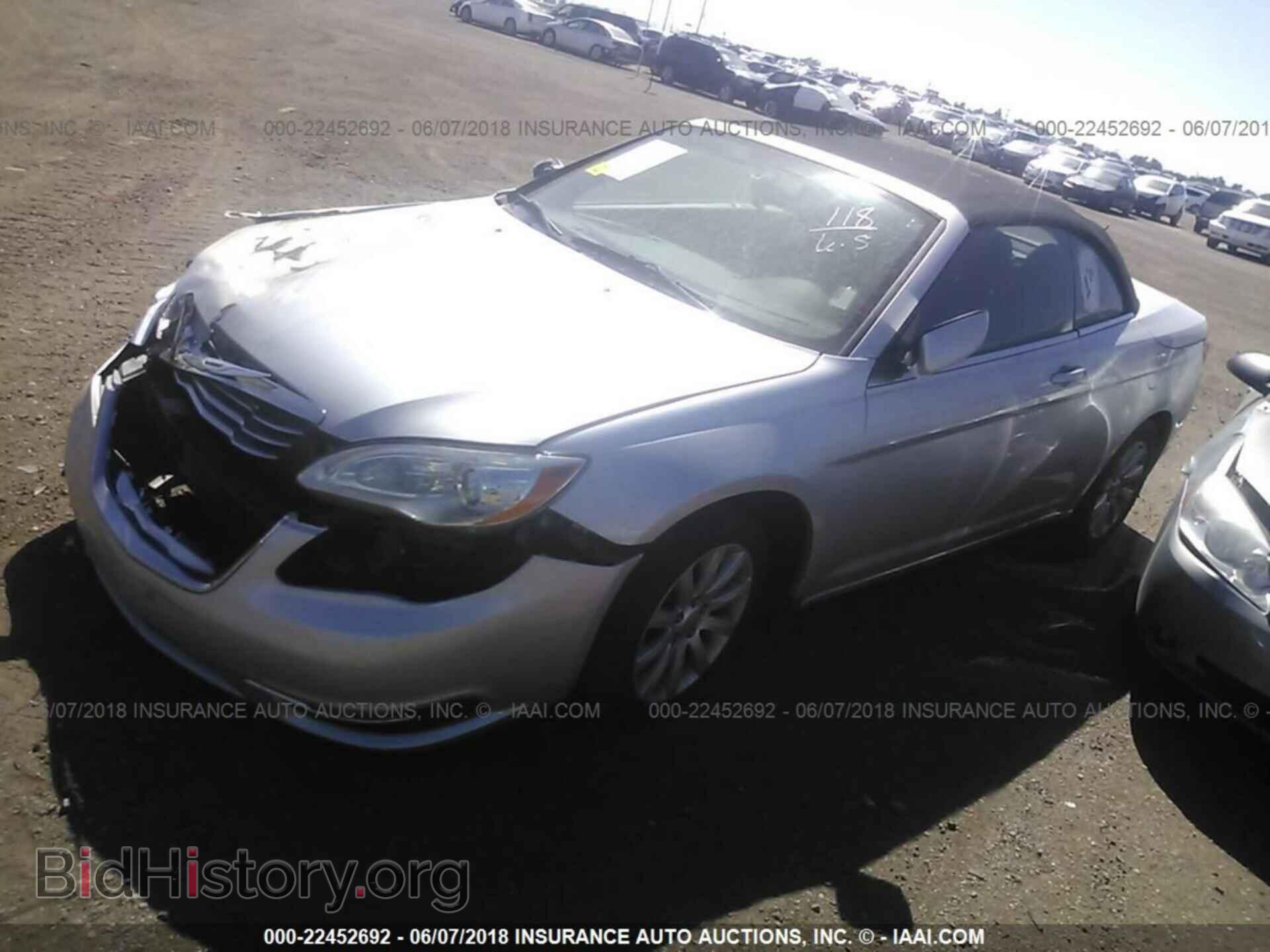 2011 Chrysler 200 - VIN: 1C3BC2EB2BN530180 - Photo 2