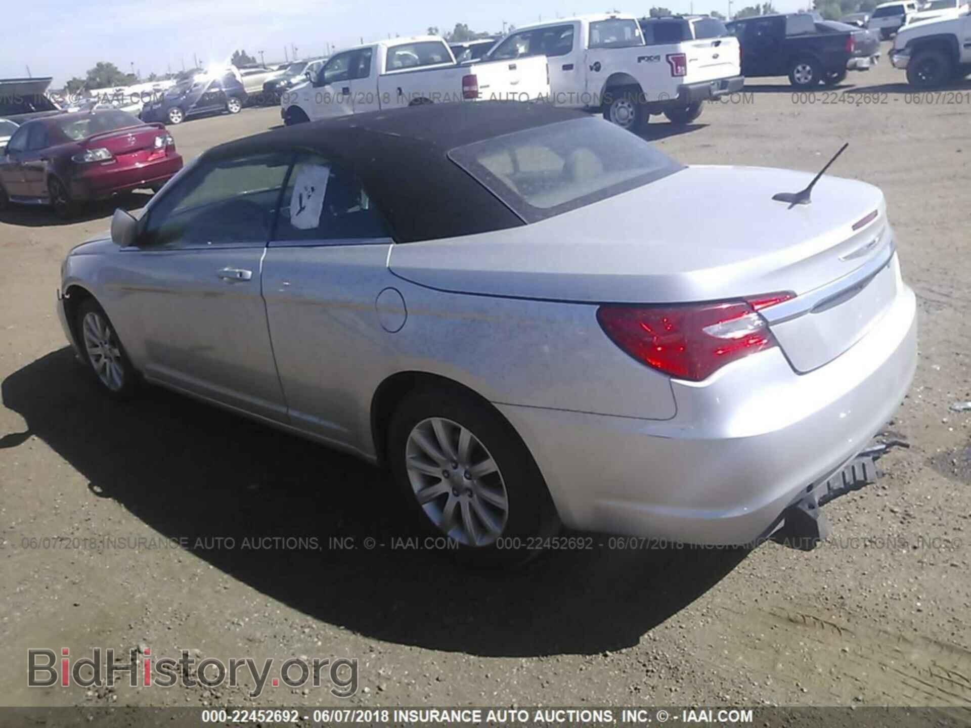 2011 Chrysler 200 - VIN: 1C3BC2EB2BN530180 - Photo 3