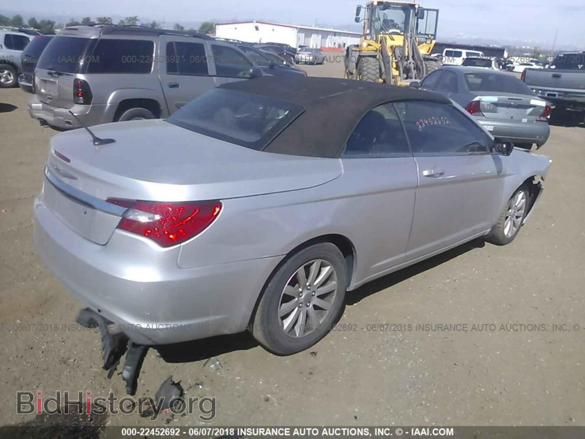 2011 Chrysler 200 - VIN: 1C3BC2EB2BN530180 - Photo 4
