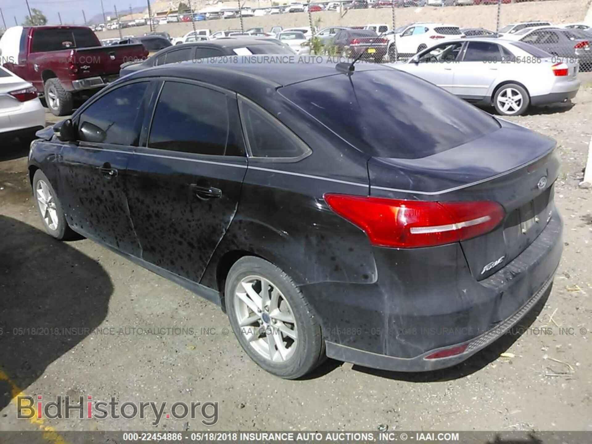 2015 Ford Focus - VIN: 1FADP3F22FL240994 - Photo 3
