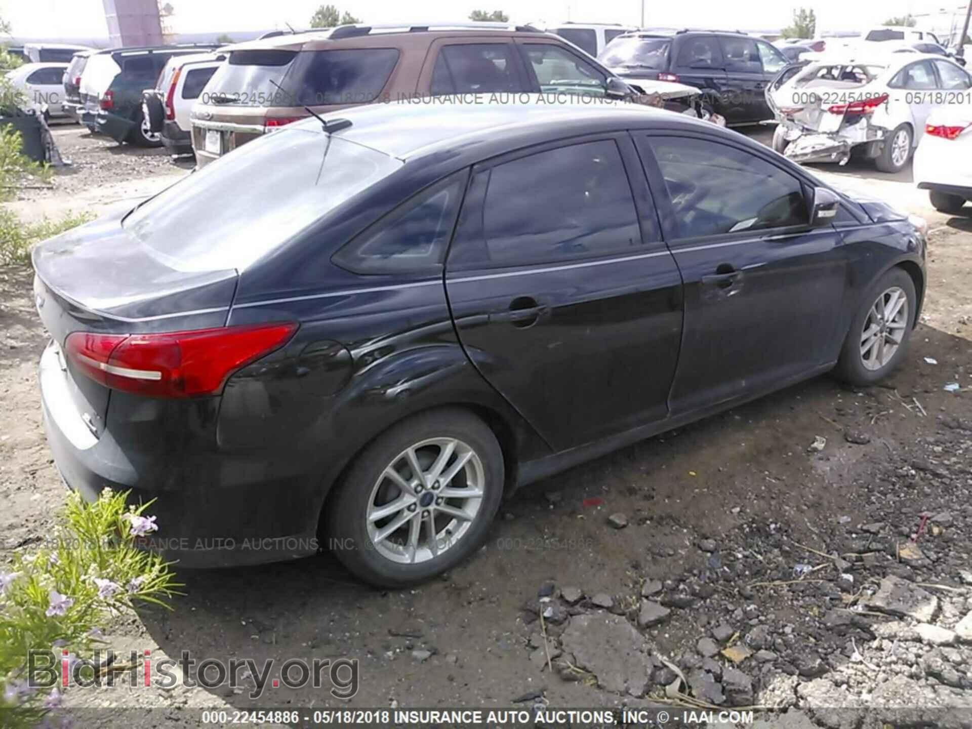 2015 Ford Focus - VIN: 1FADP3F22FL240994 - Photo 4