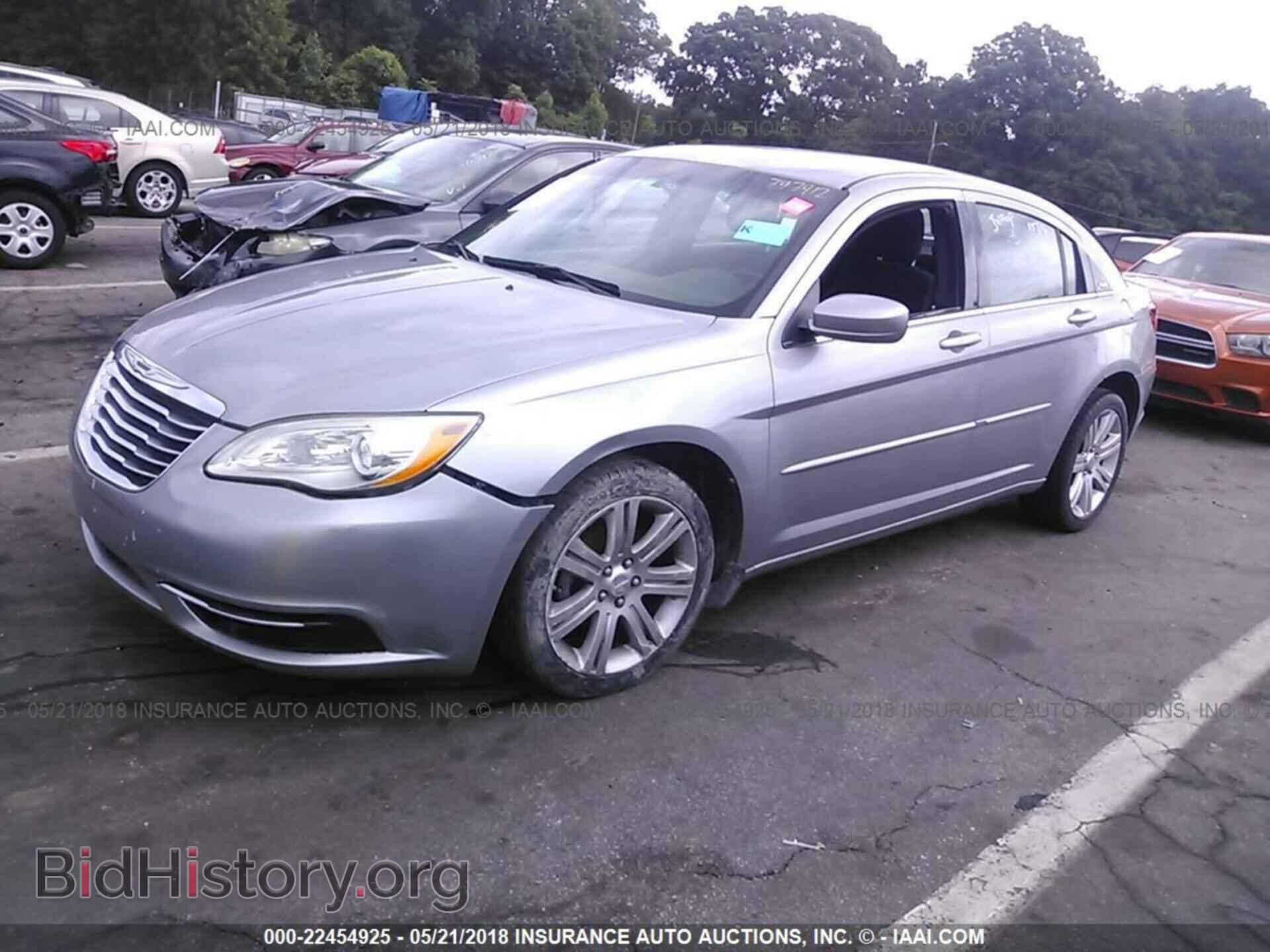 2013 Chrysler 200 - VIN: 1C3CCBBB7DN656269 - Photo 2