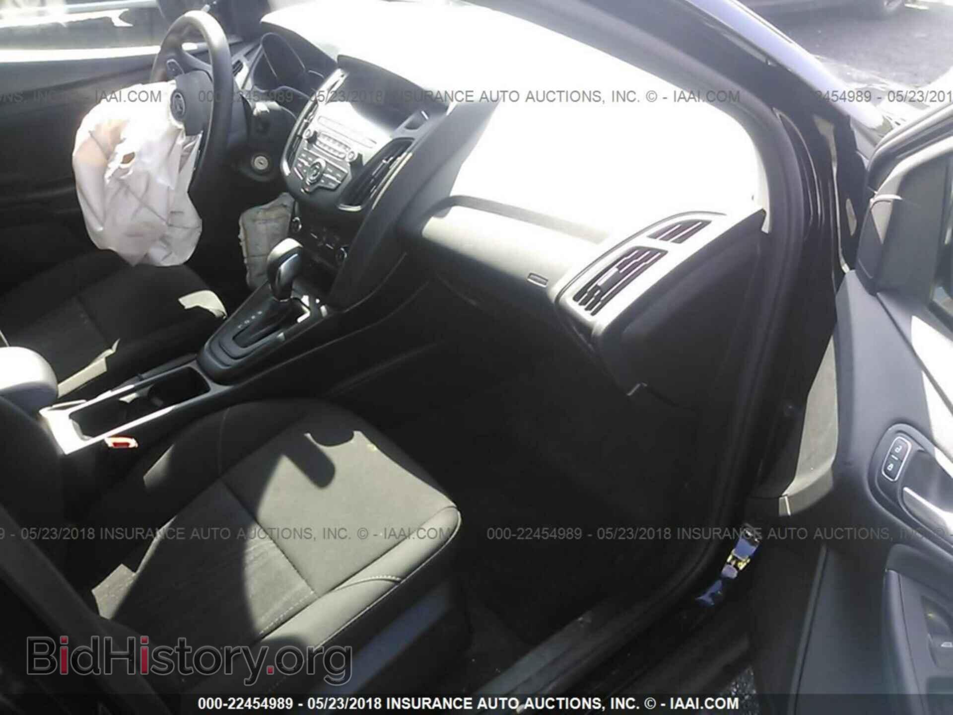 2018 Ford Focus - VIN: 1FADP3F24JL291759 - Photo 5