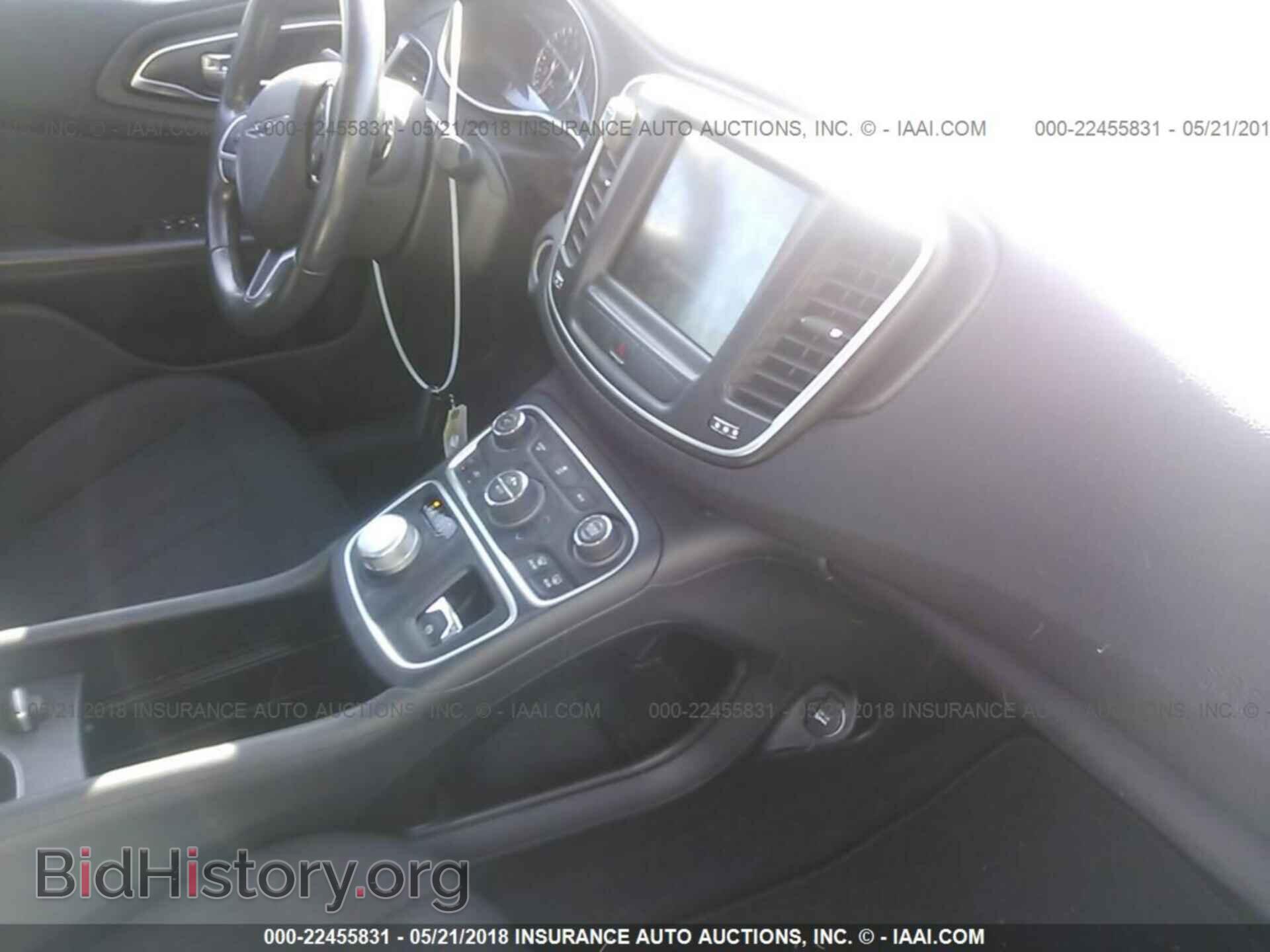 2015 Chrysler 200 - VIN: 1C3CCCAB7FN641829 - Photo 5